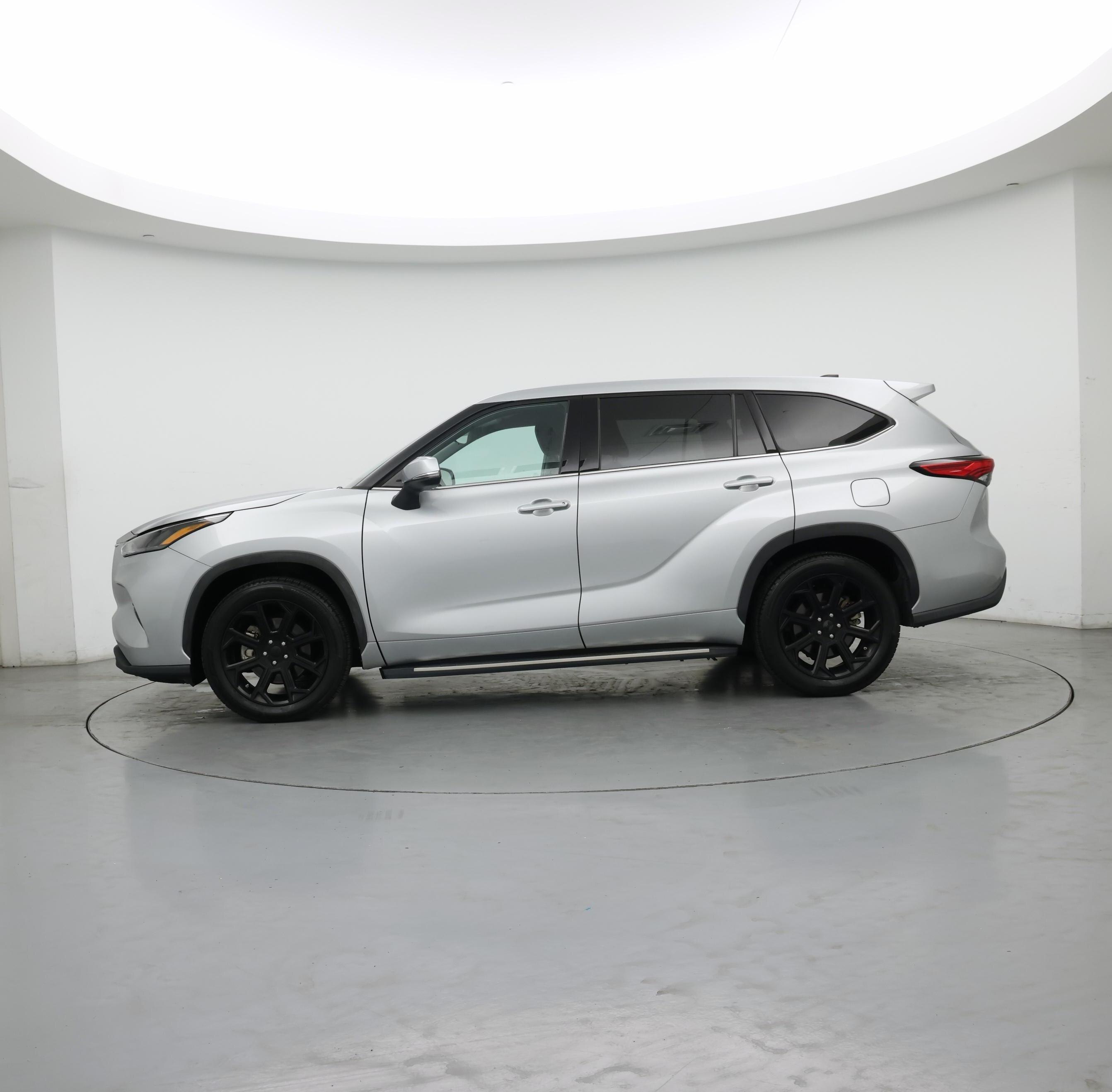 Thumbnail: 2022 Toyota Highlander - 3