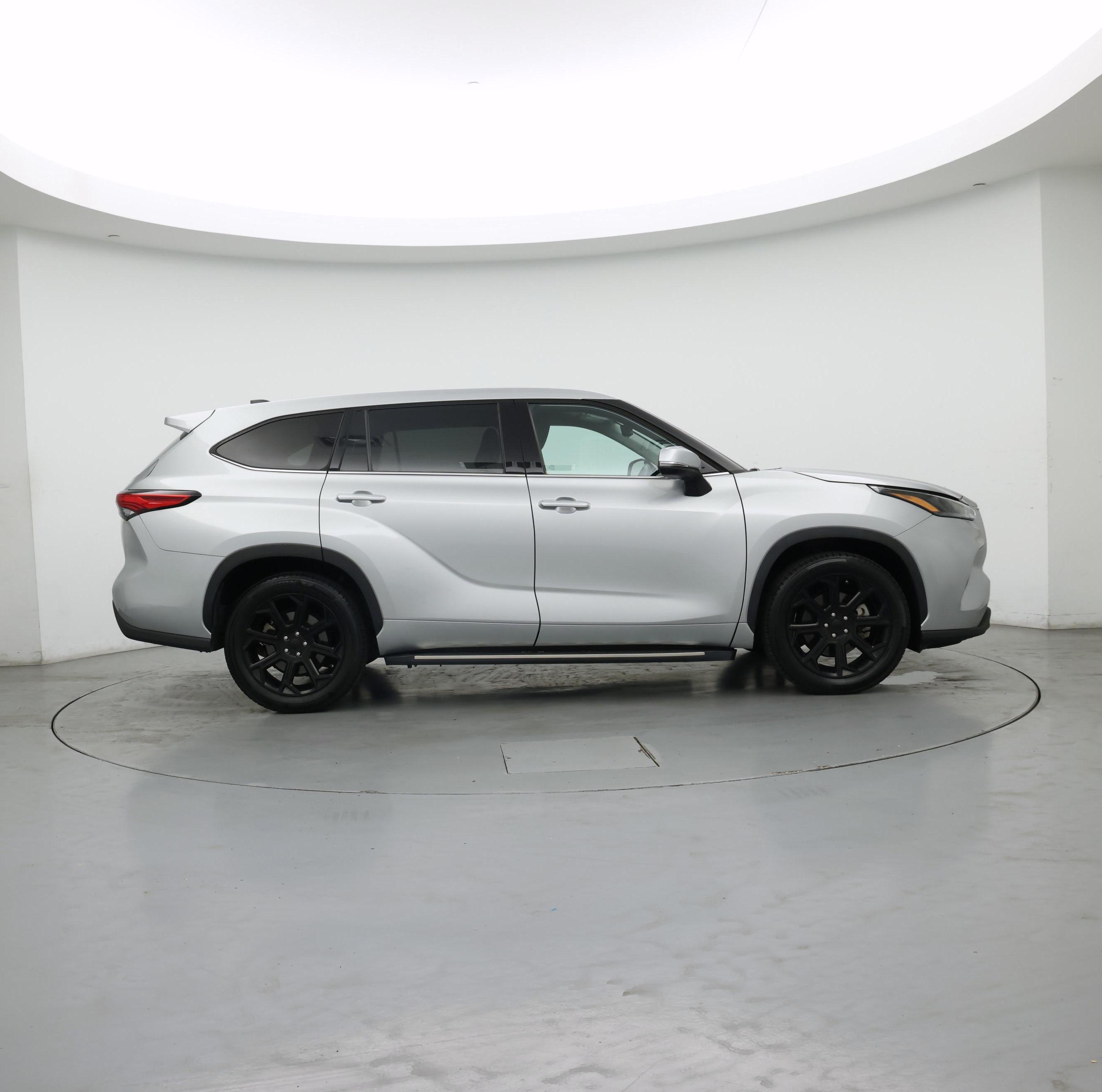 Thumbnail: 2022 Toyota Highlander - 7