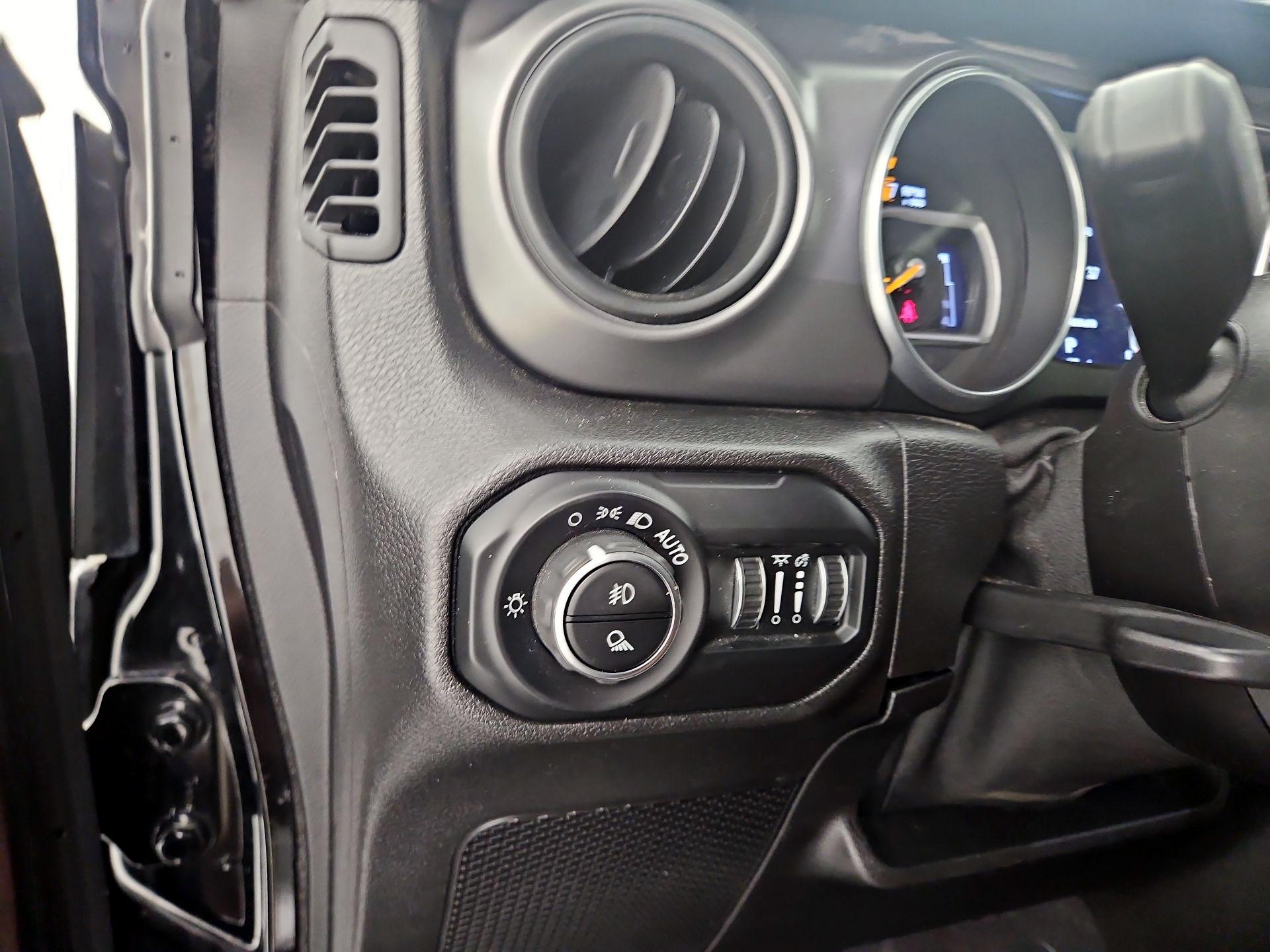 Thumbnail: 2021 Jeep Gladiator - 11