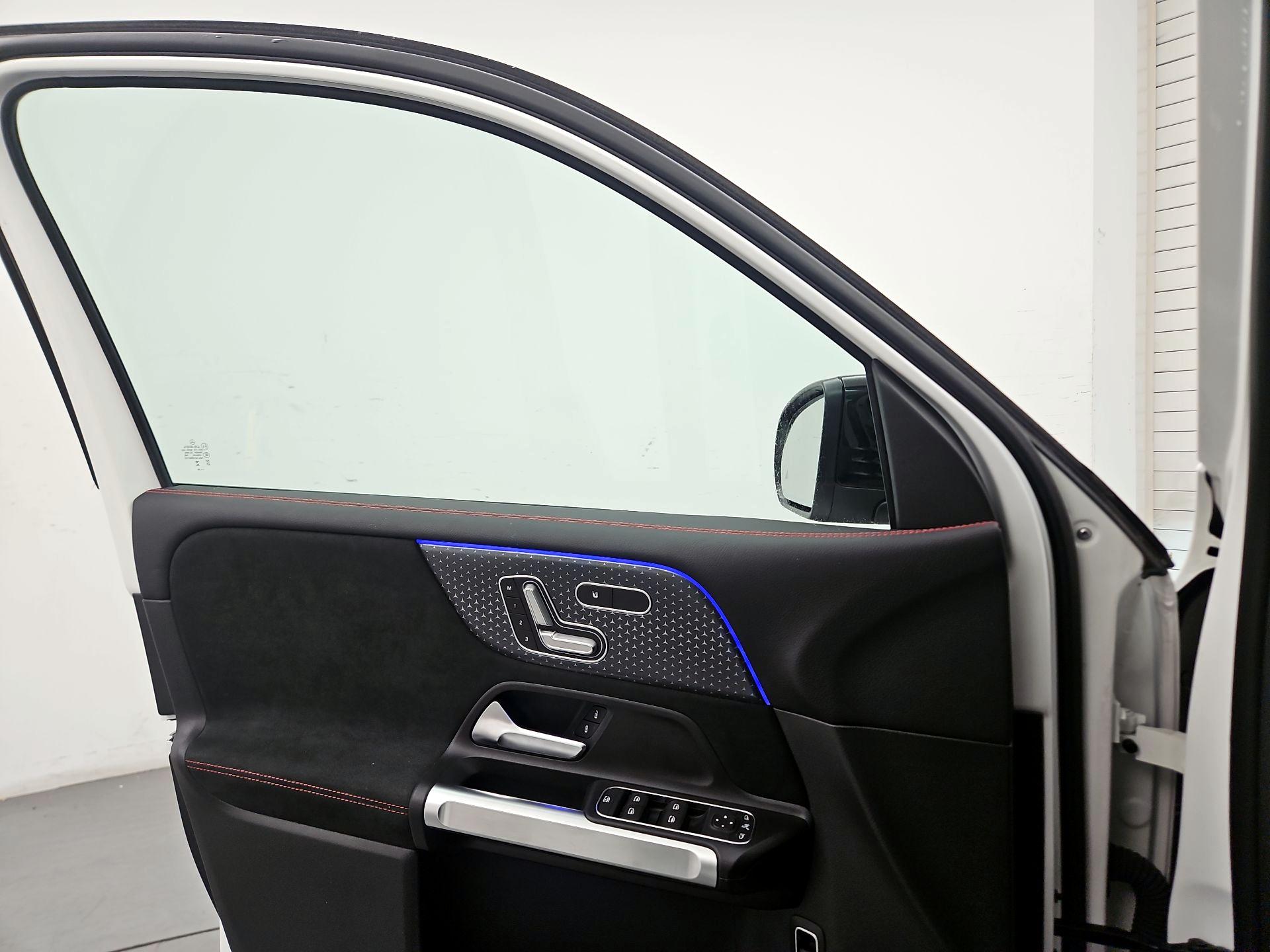 Thumbnail: 2025 Mercedes-Benz GLB - 12