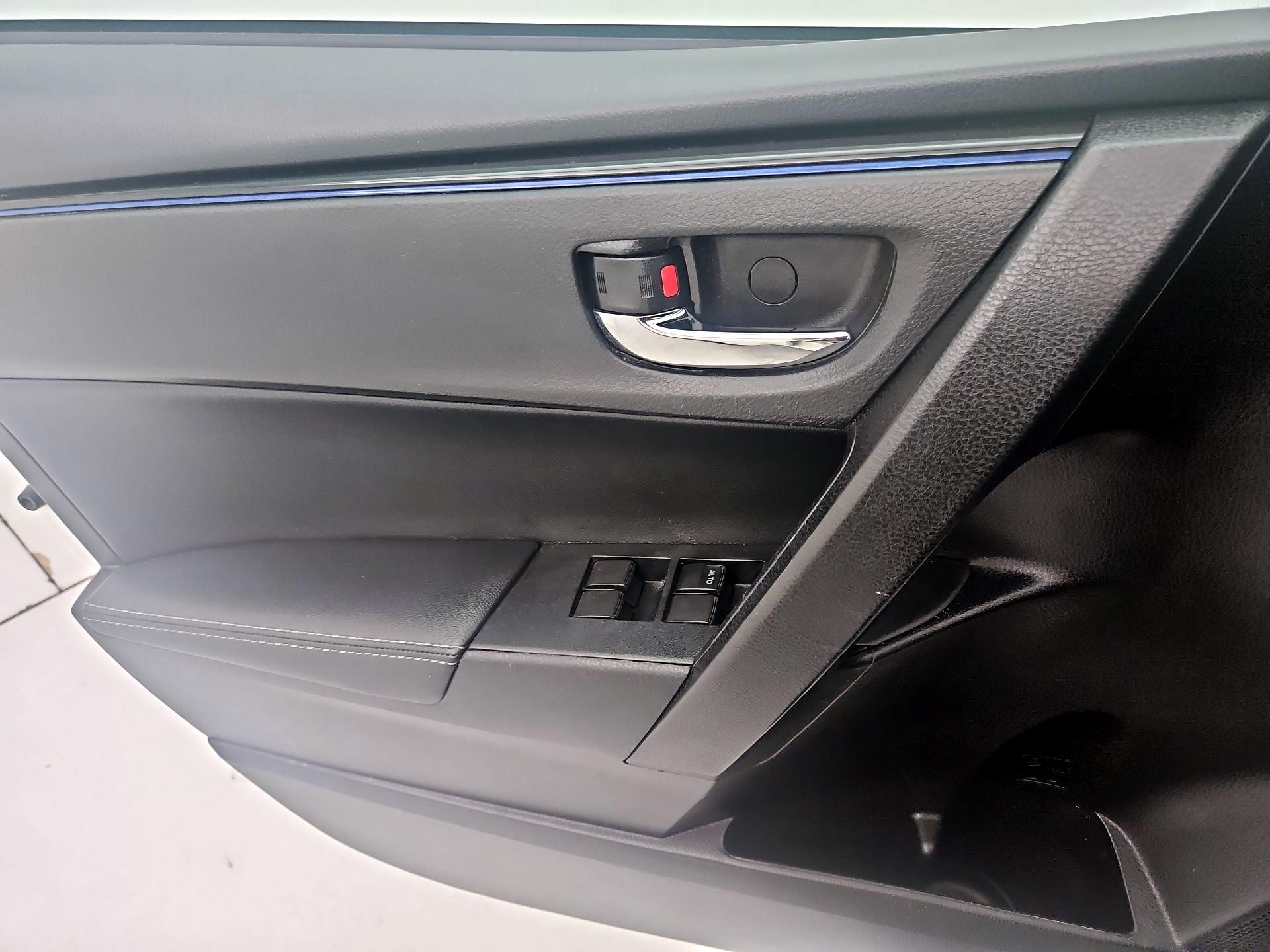 Thumbnail: 2017 Toyota Corolla - 12