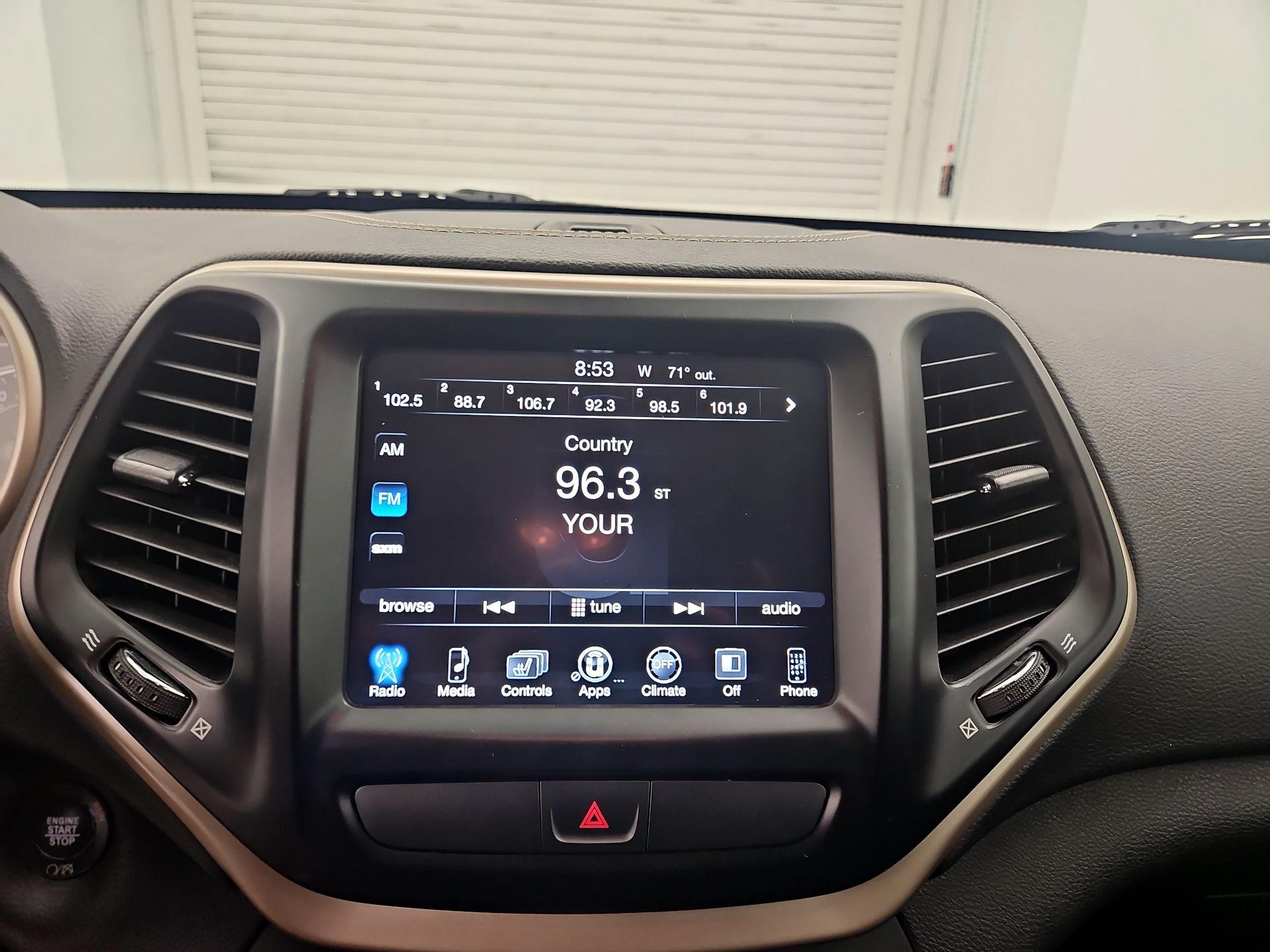 Thumbnail: 2017 Jeep Cherokee - 15