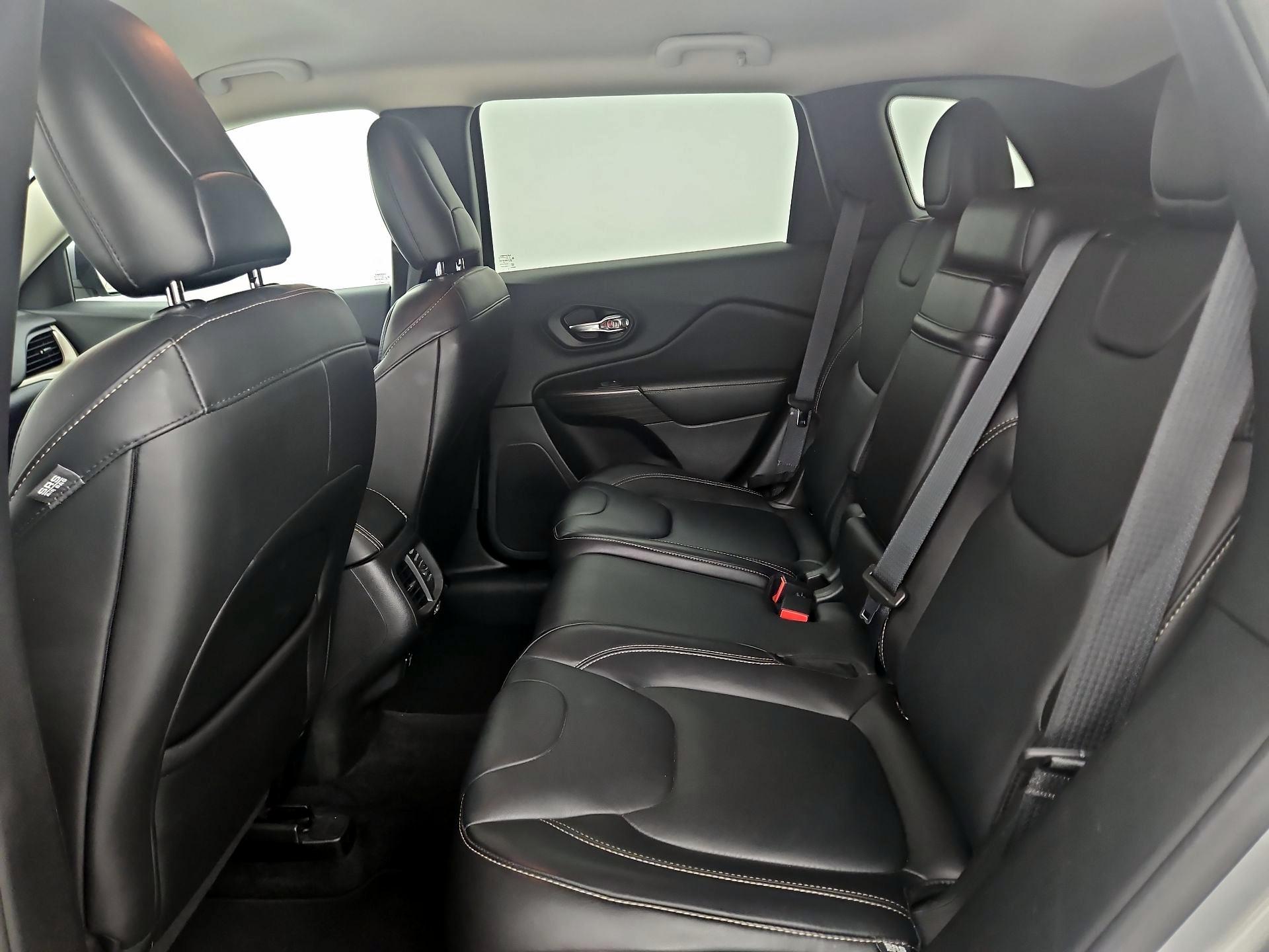 Thumbnail: 2017 Jeep Cherokee - 19