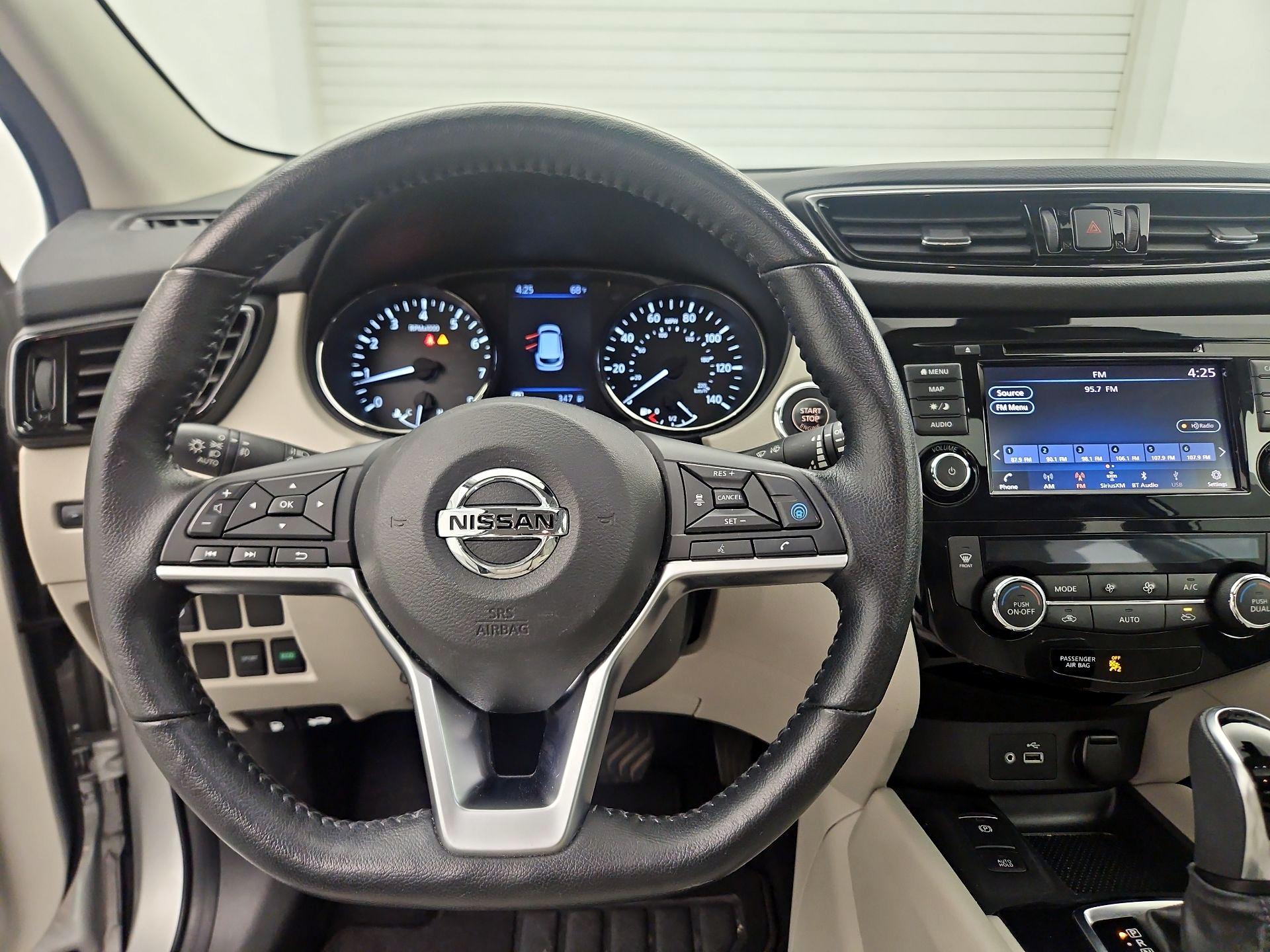 Thumbnail: 2021 Nissan Rogue Sport - 10
