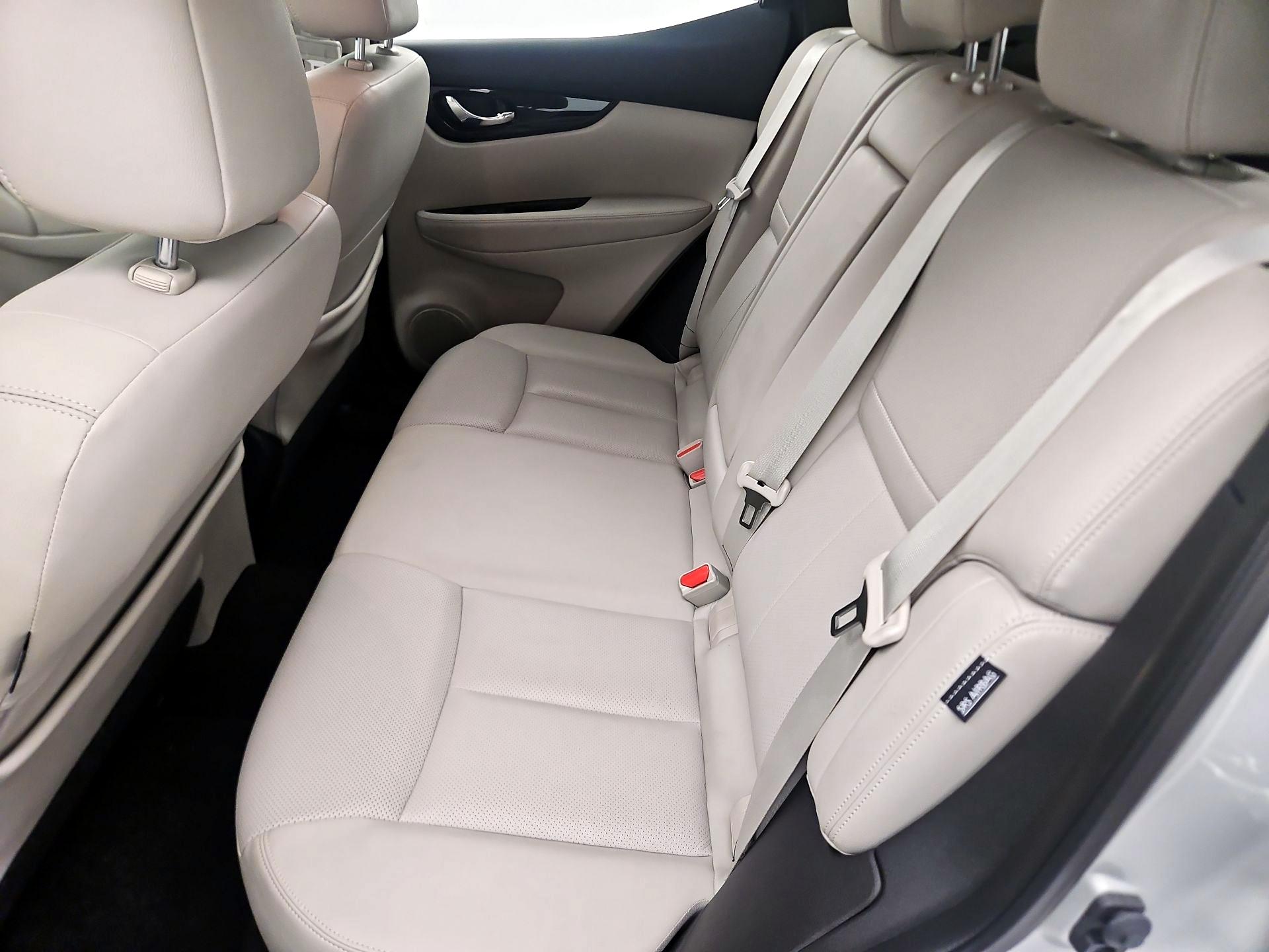 Thumbnail: 2021 Nissan Rogue Sport - 19