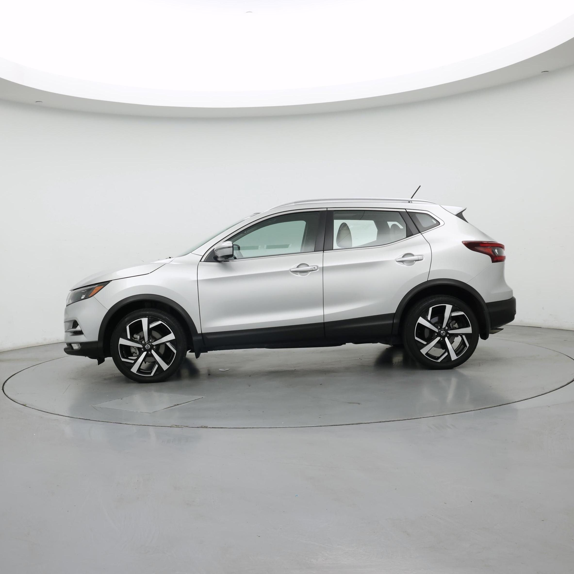 Thumbnail: 2021 Nissan Rogue Sport - 3