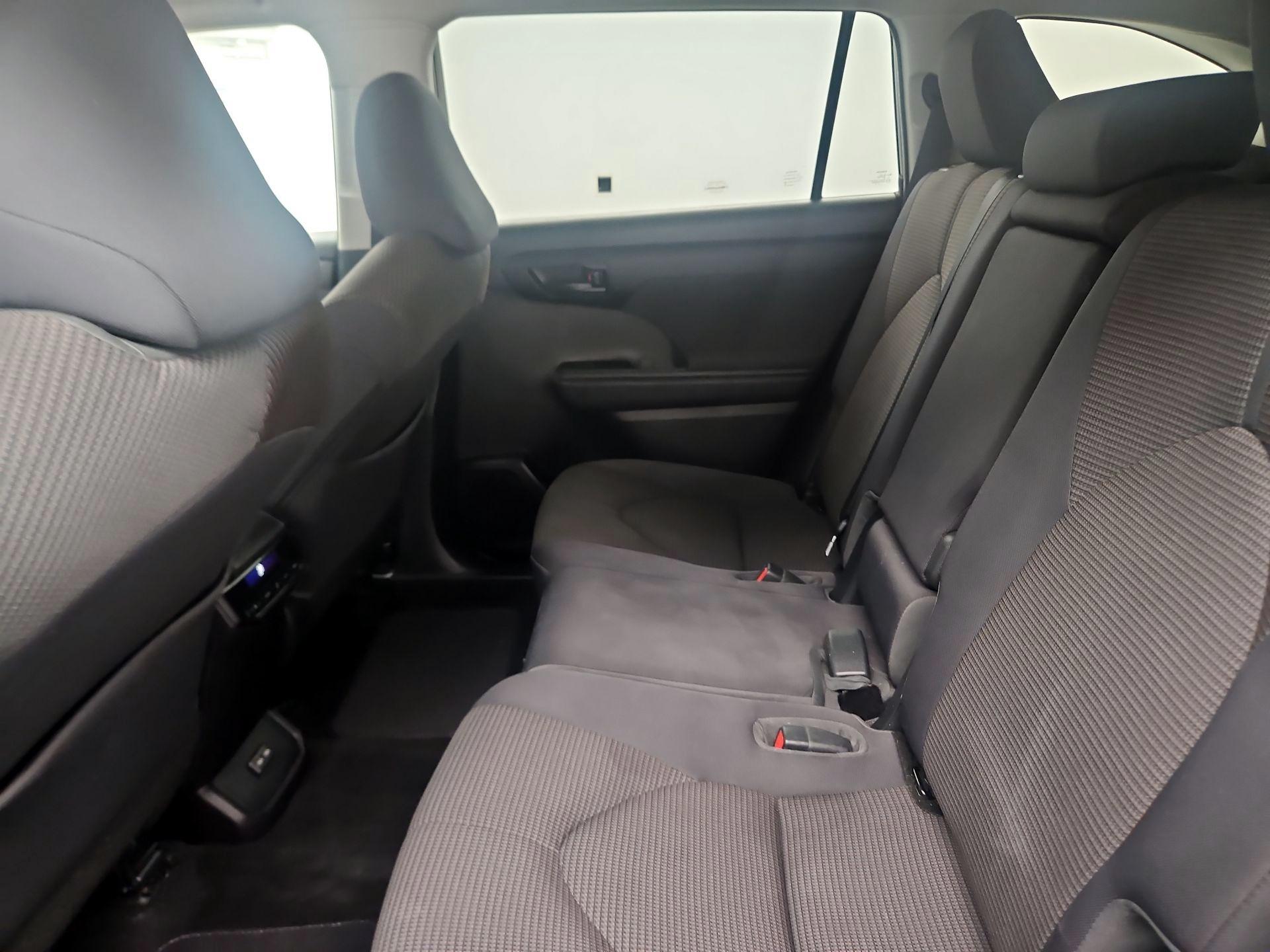 Thumbnail: 2023 Toyota Highlander - 18