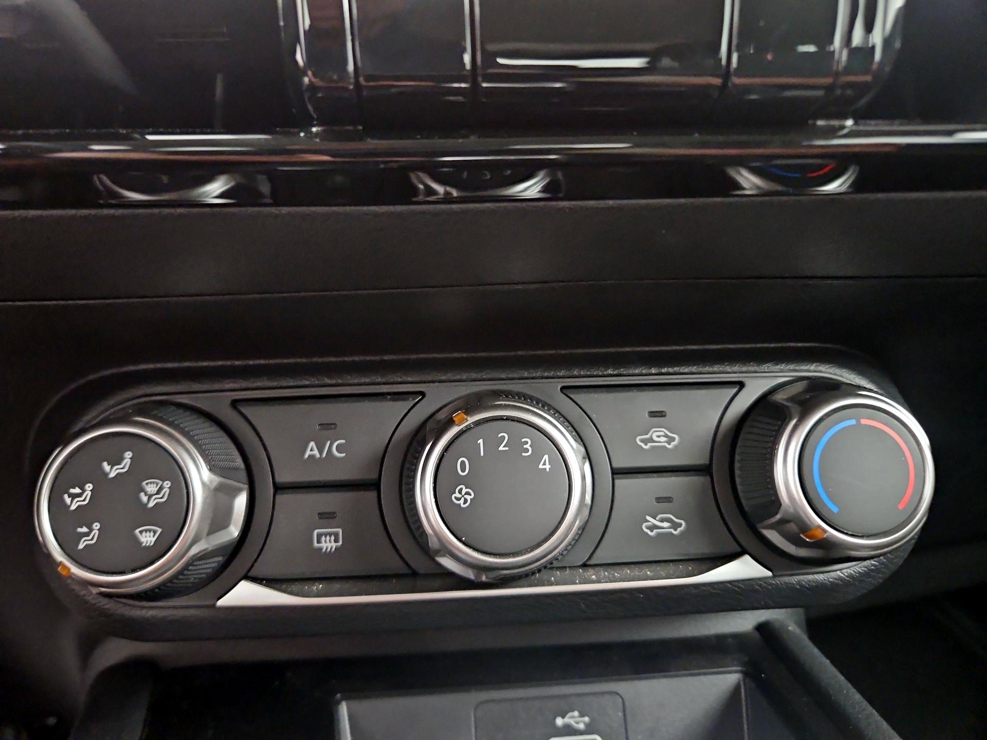 Thumbnail: 2025 Nissan Kicks - 15