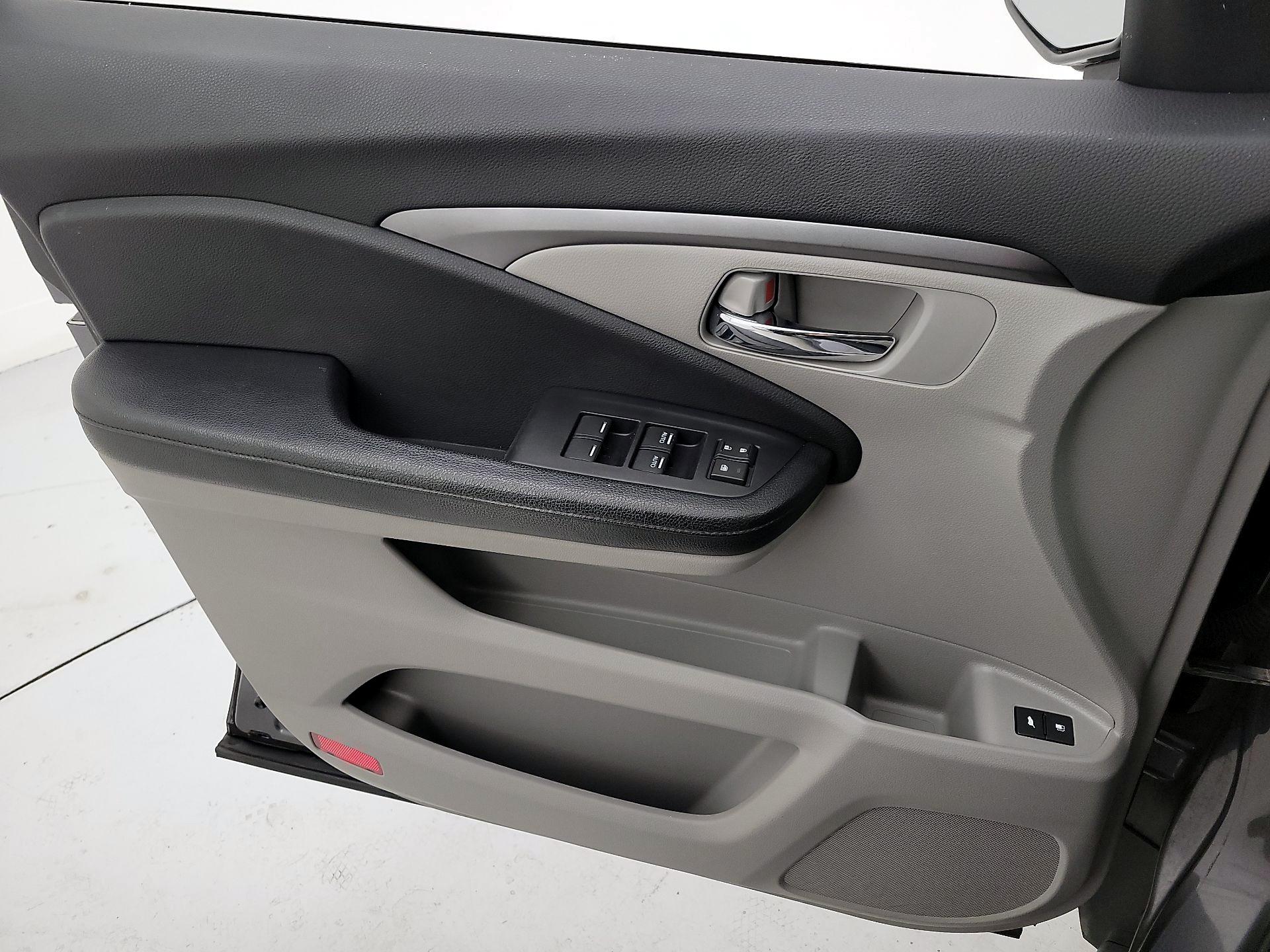 Thumbnail: 2016 Honda Pilot - 12