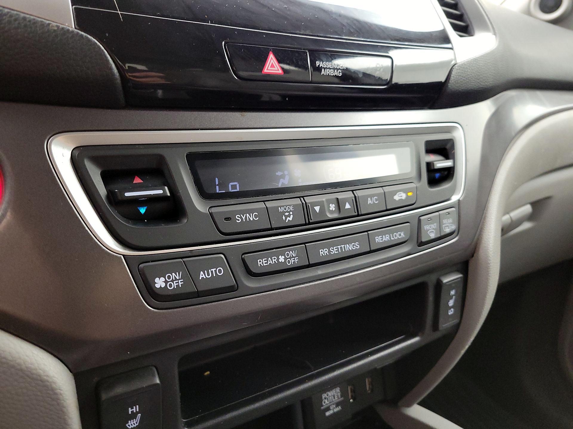 Thumbnail: 2016 Honda Pilot - 14