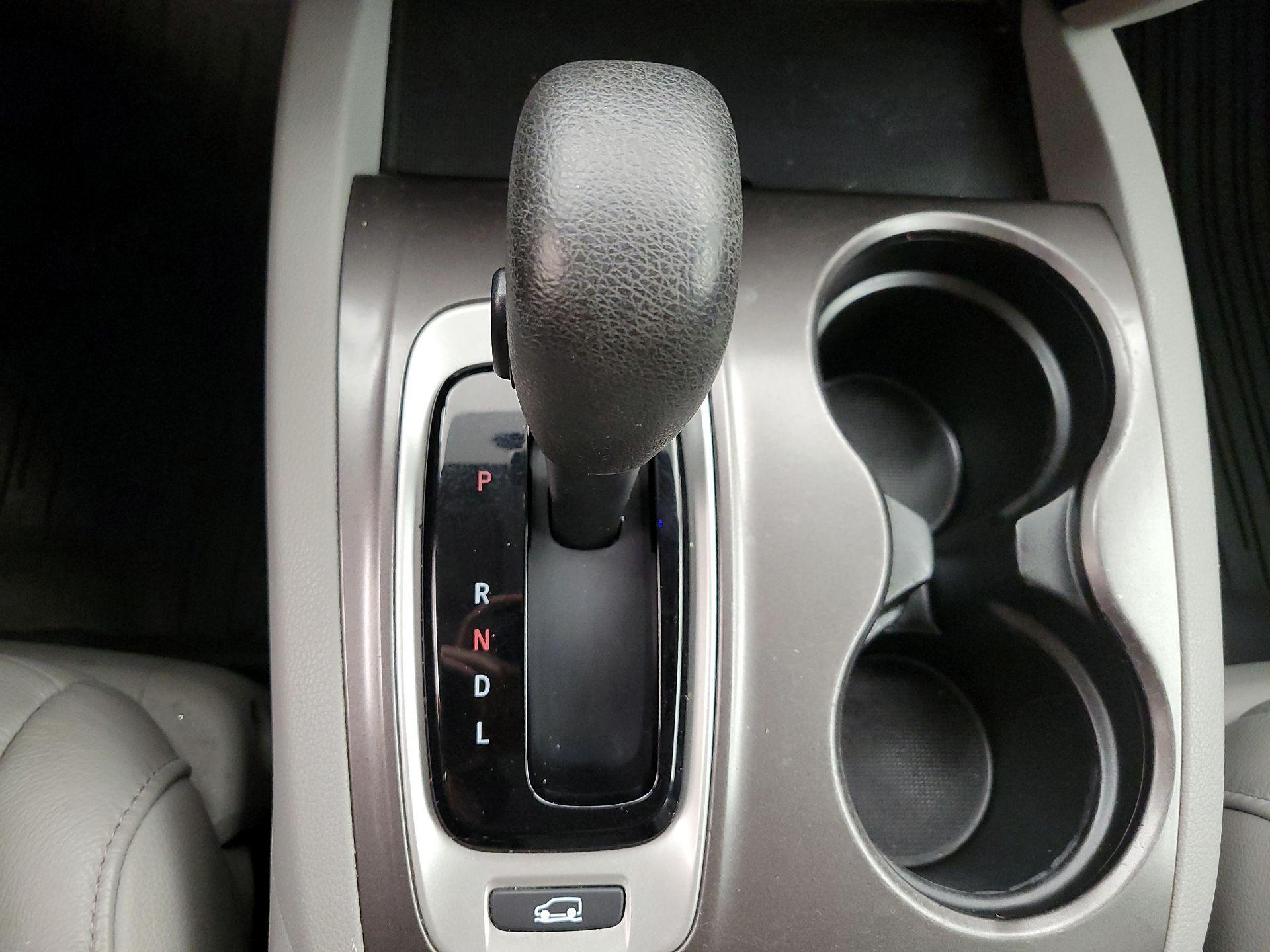 Thumbnail: 2016 Honda Pilot - 15