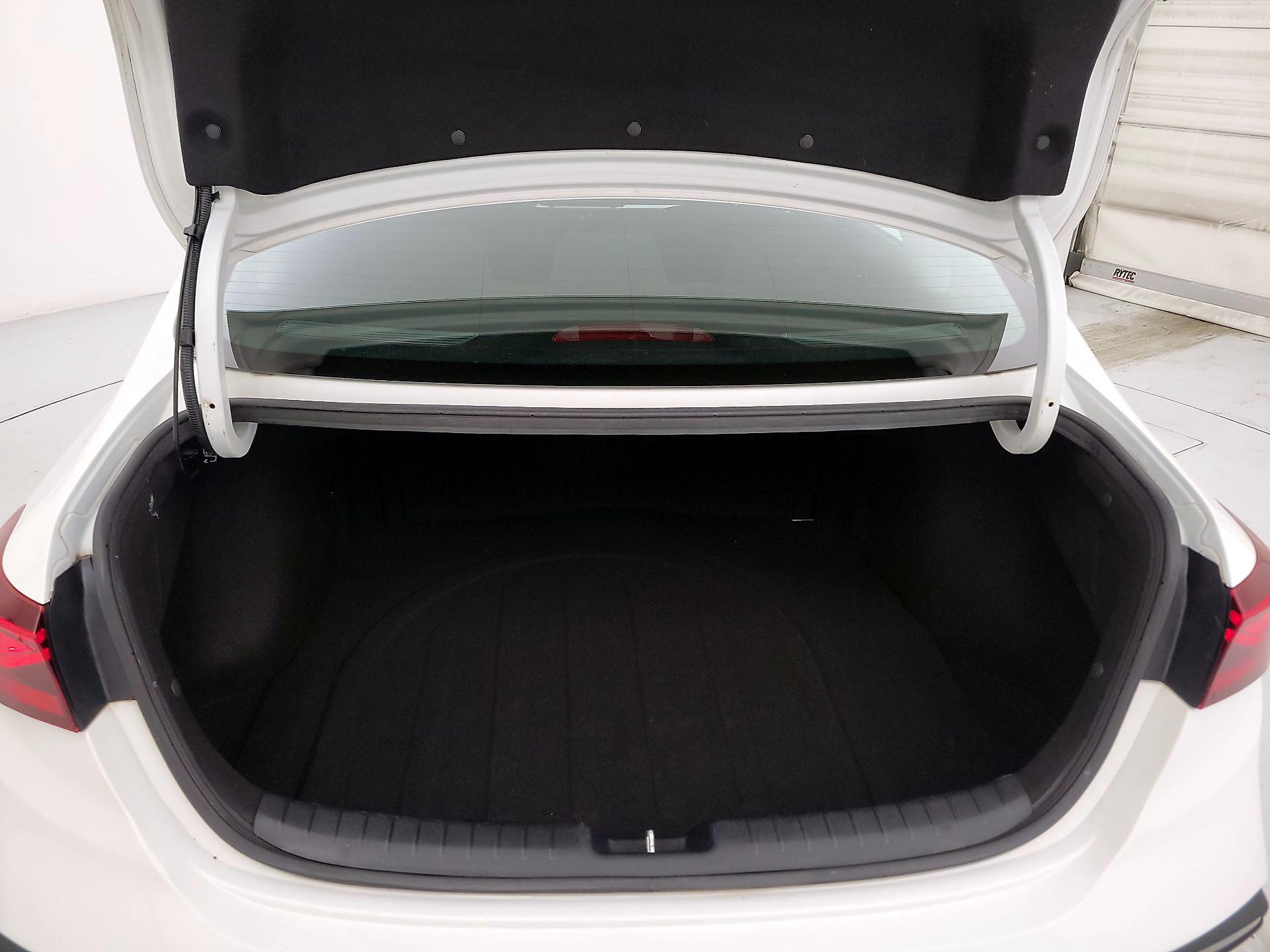 Thumbnail: 2019 Kia Forte - 16