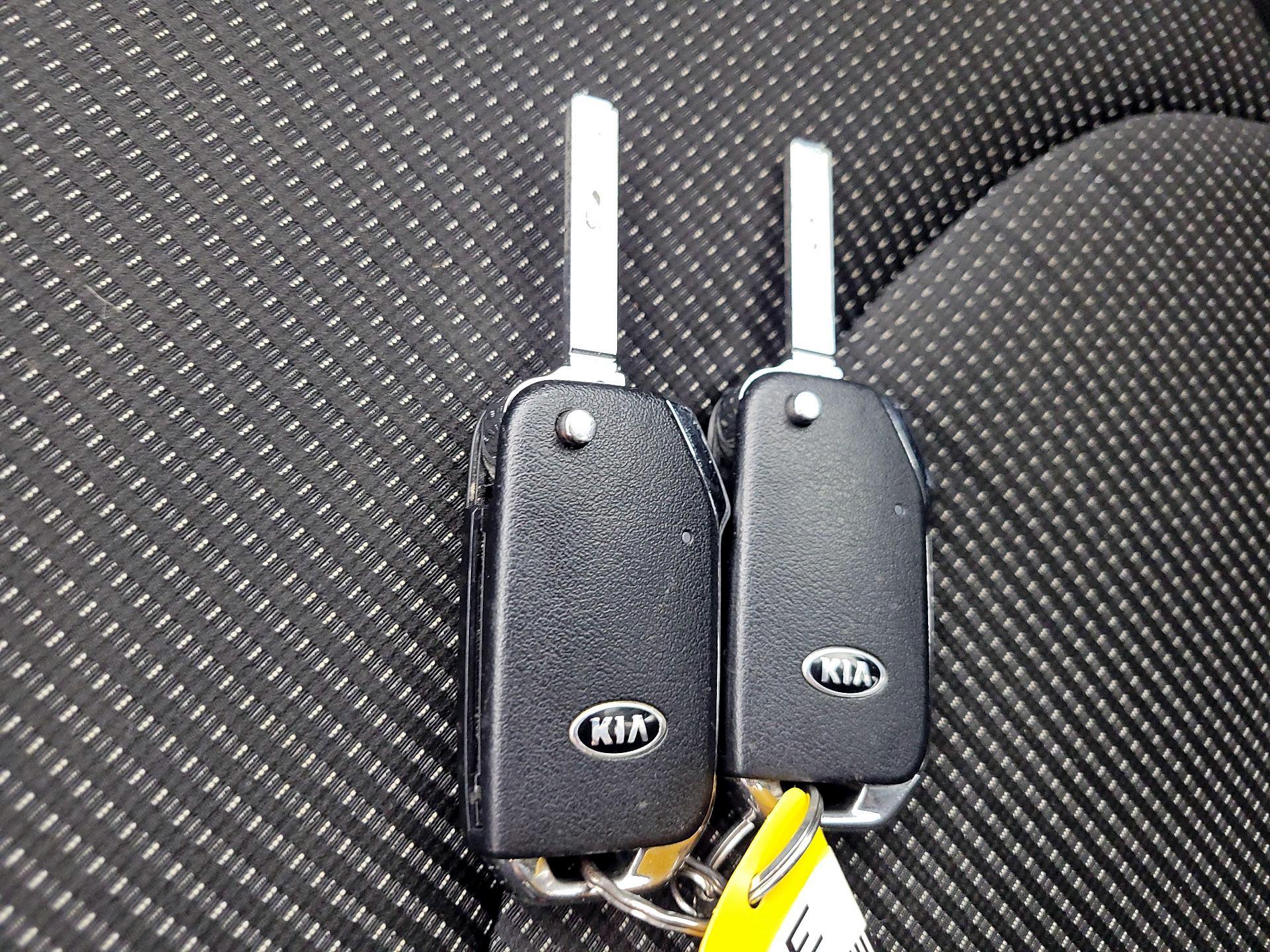 Thumbnail: 2019 Kia Forte - 18