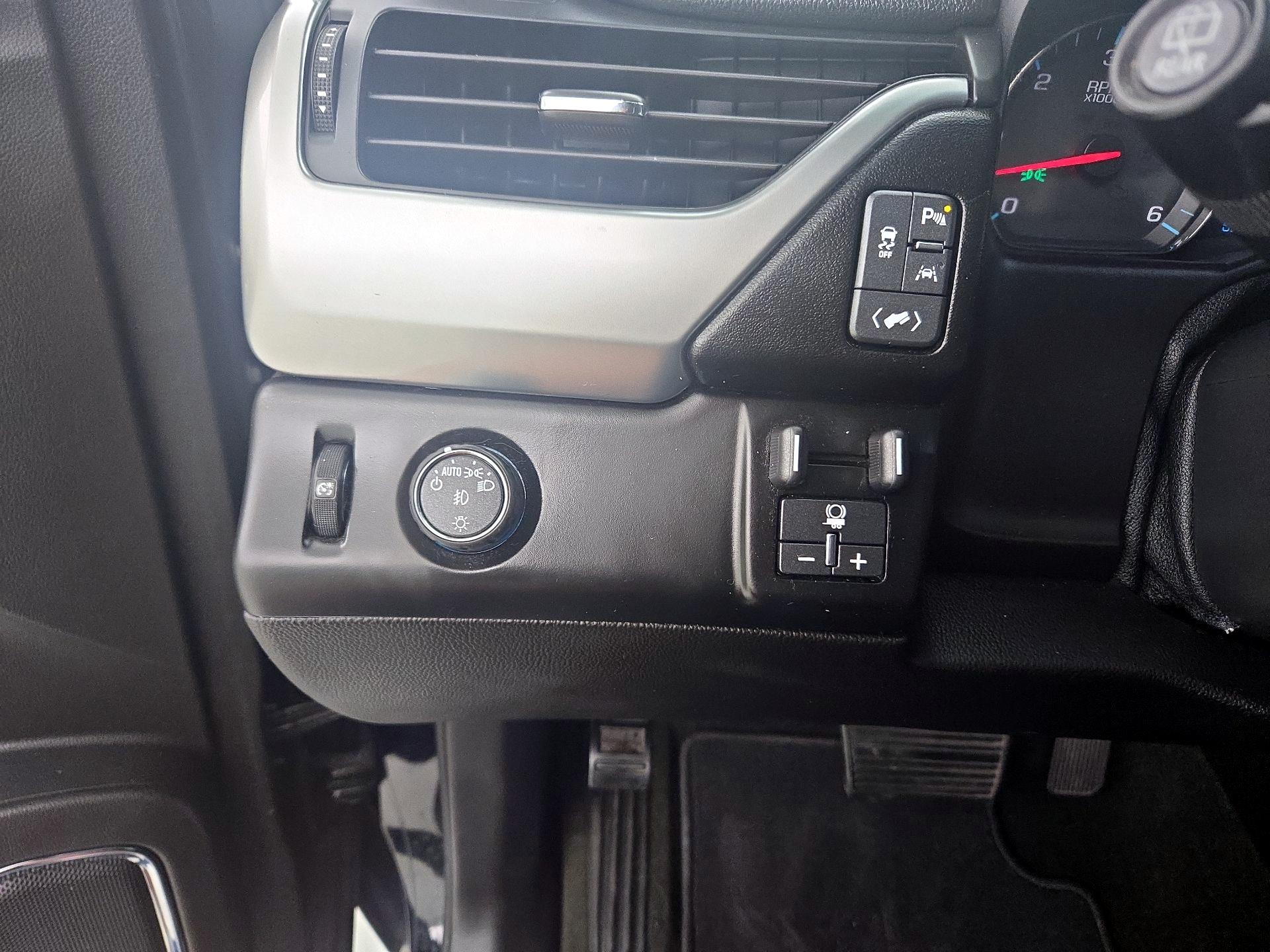 Thumbnail: 2017 Chevrolet Tahoe - 13