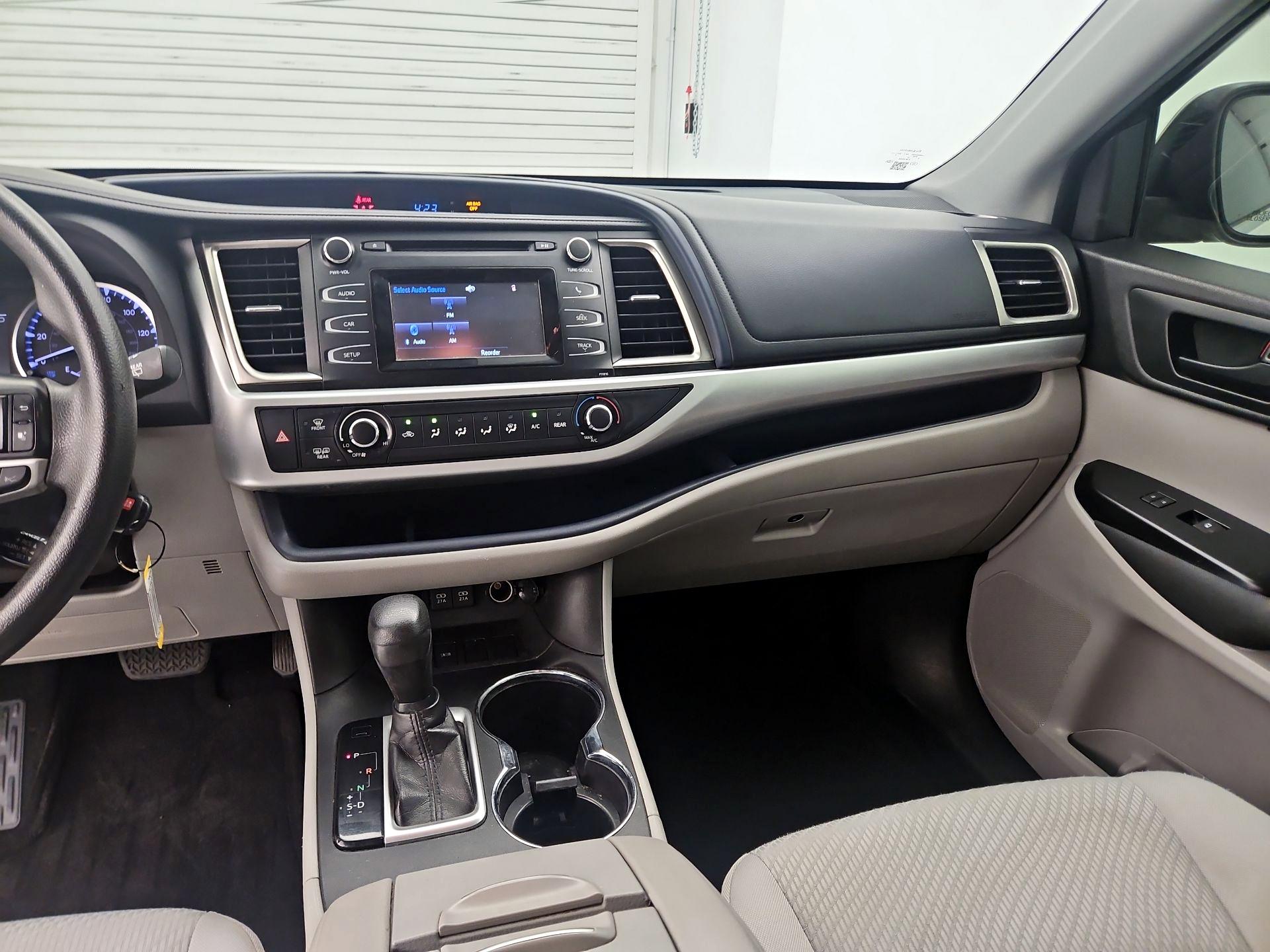 Thumbnail: 2019 Toyota Highlander - 9