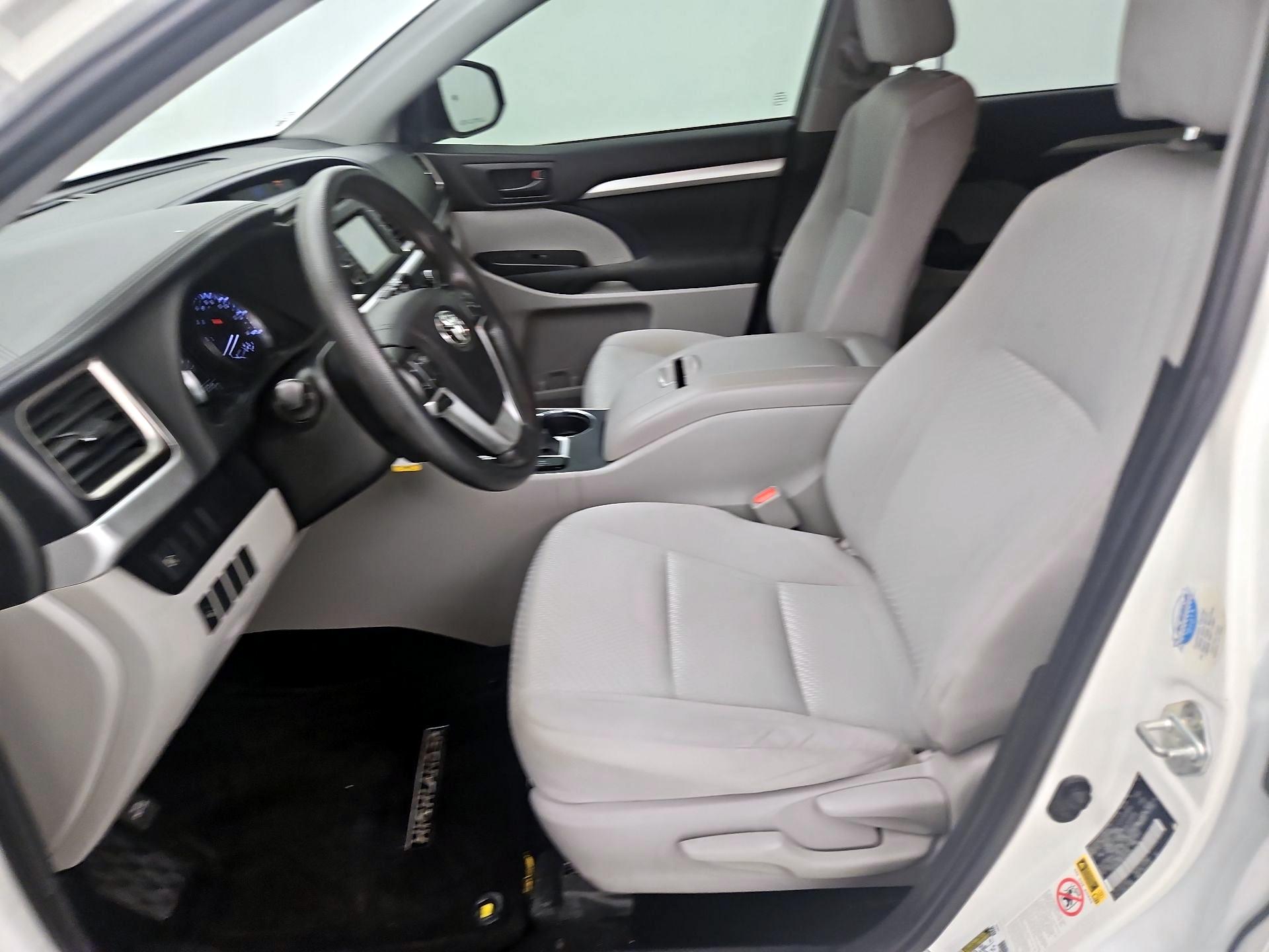 Thumbnail: 2019 Toyota Highlander - 11
