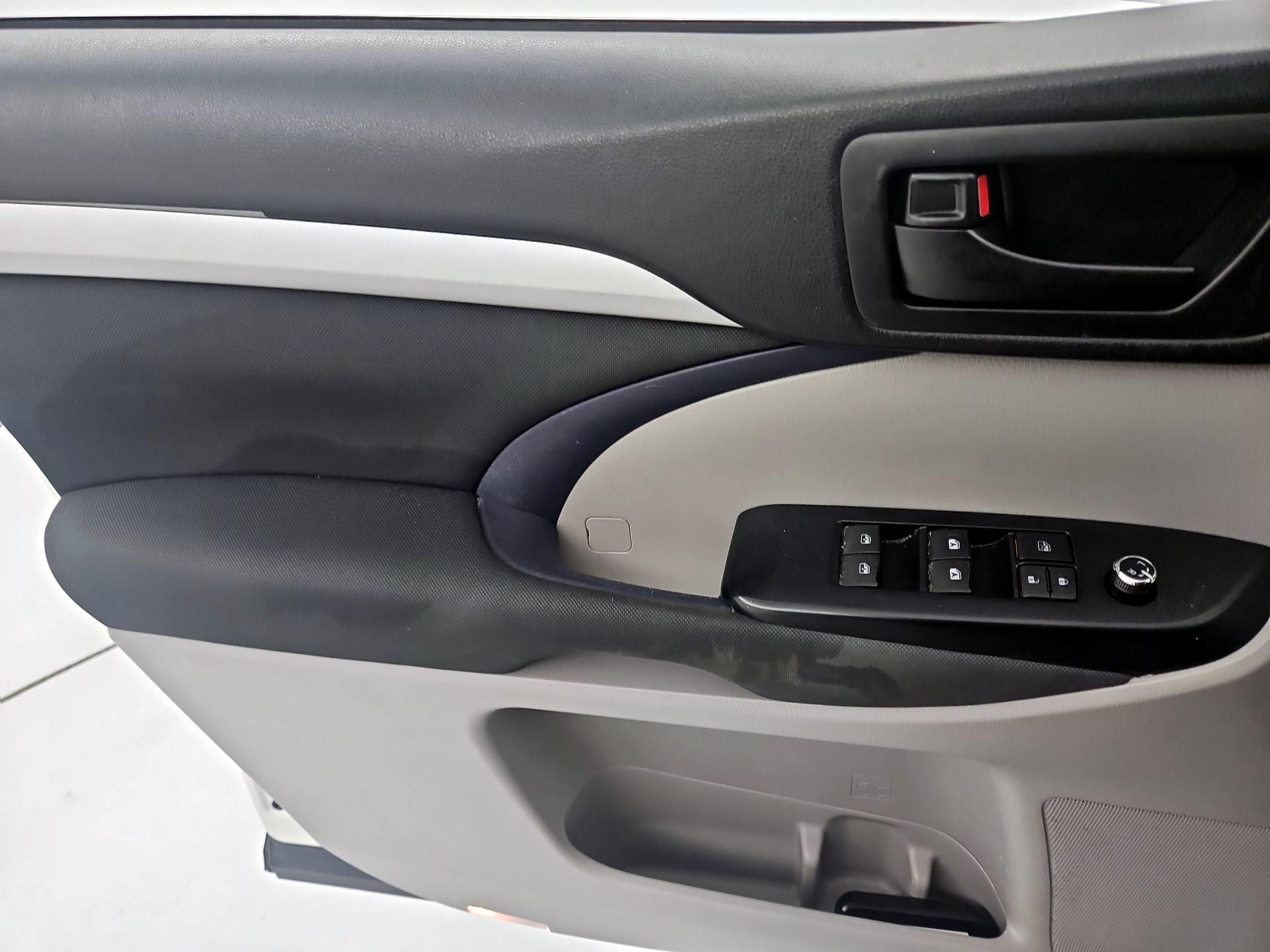 Thumbnail: 2019 Toyota Highlander - 12