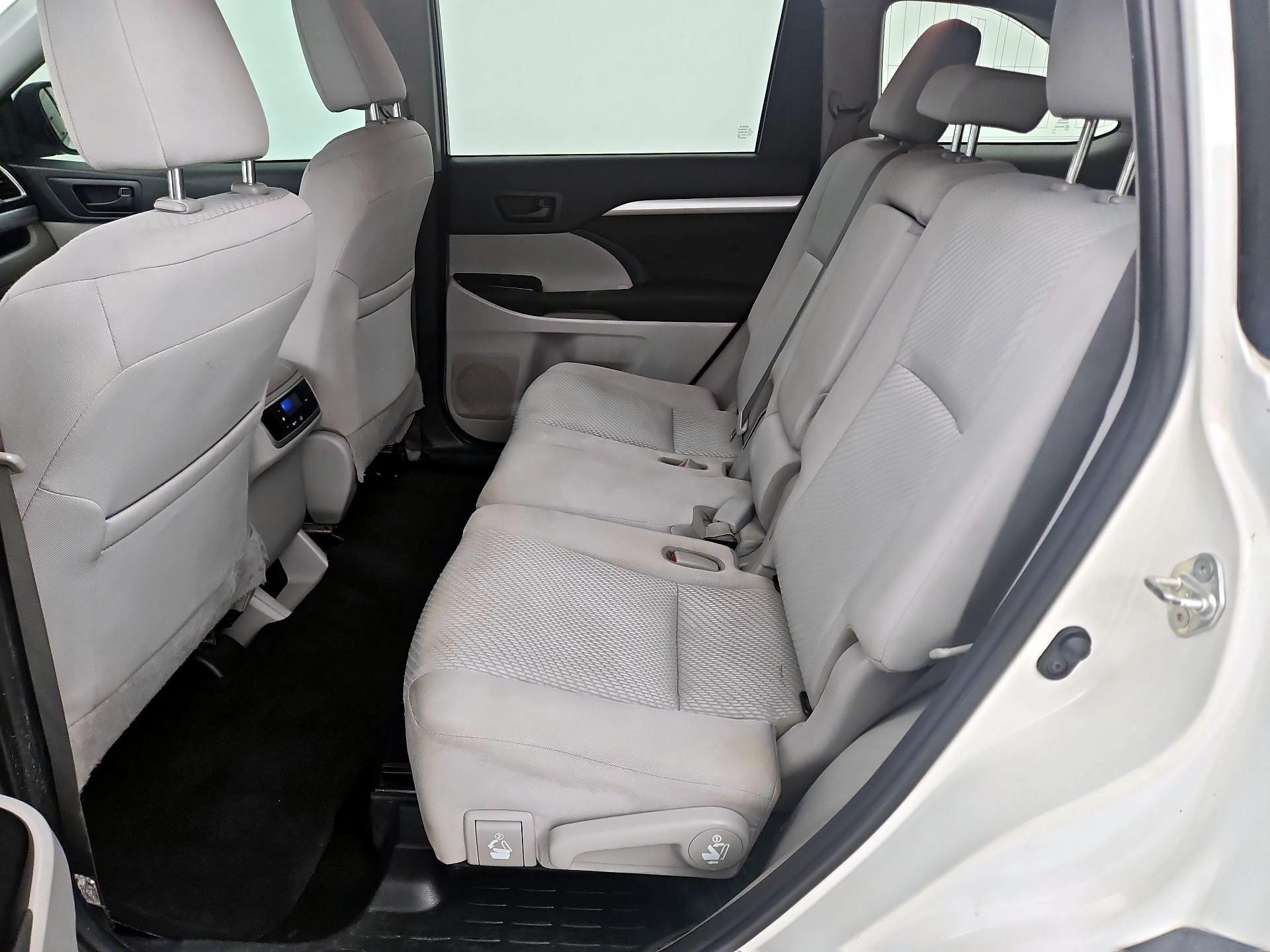 Thumbnail: 2019 Toyota Highlander - 19