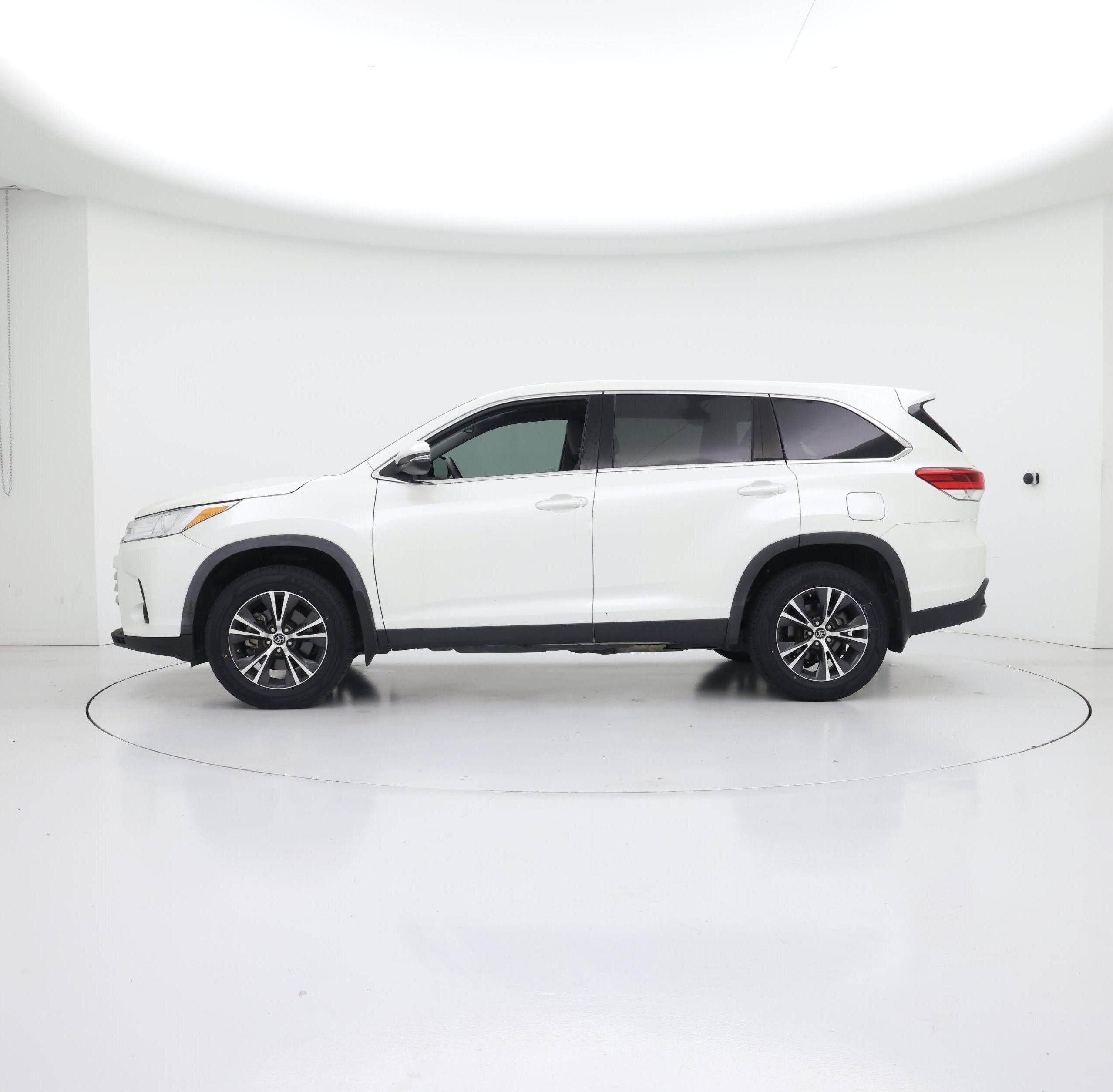 Thumbnail: 2019 Toyota Highlander - 3