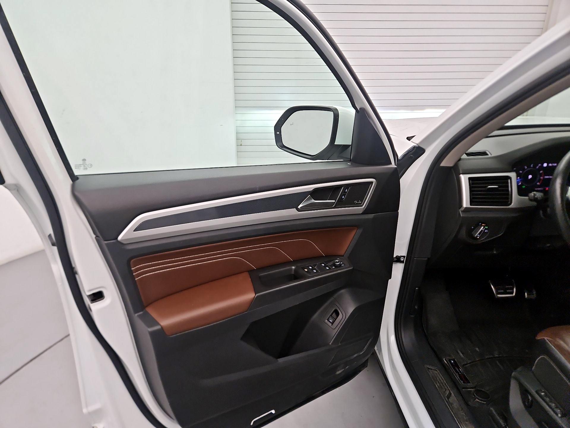 Thumbnail: 2022 Volkswagen Atlas - 12