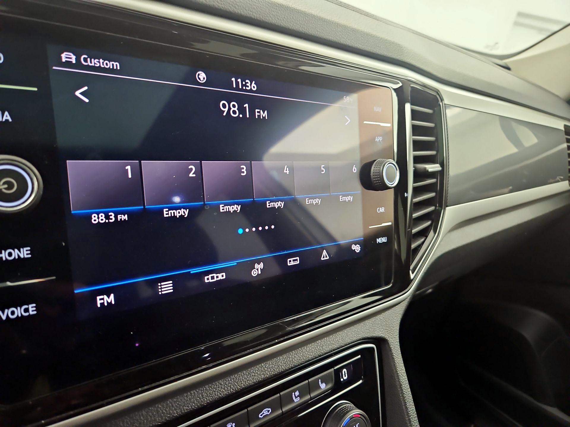 Thumbnail: 2022 Volkswagen Atlas - 14