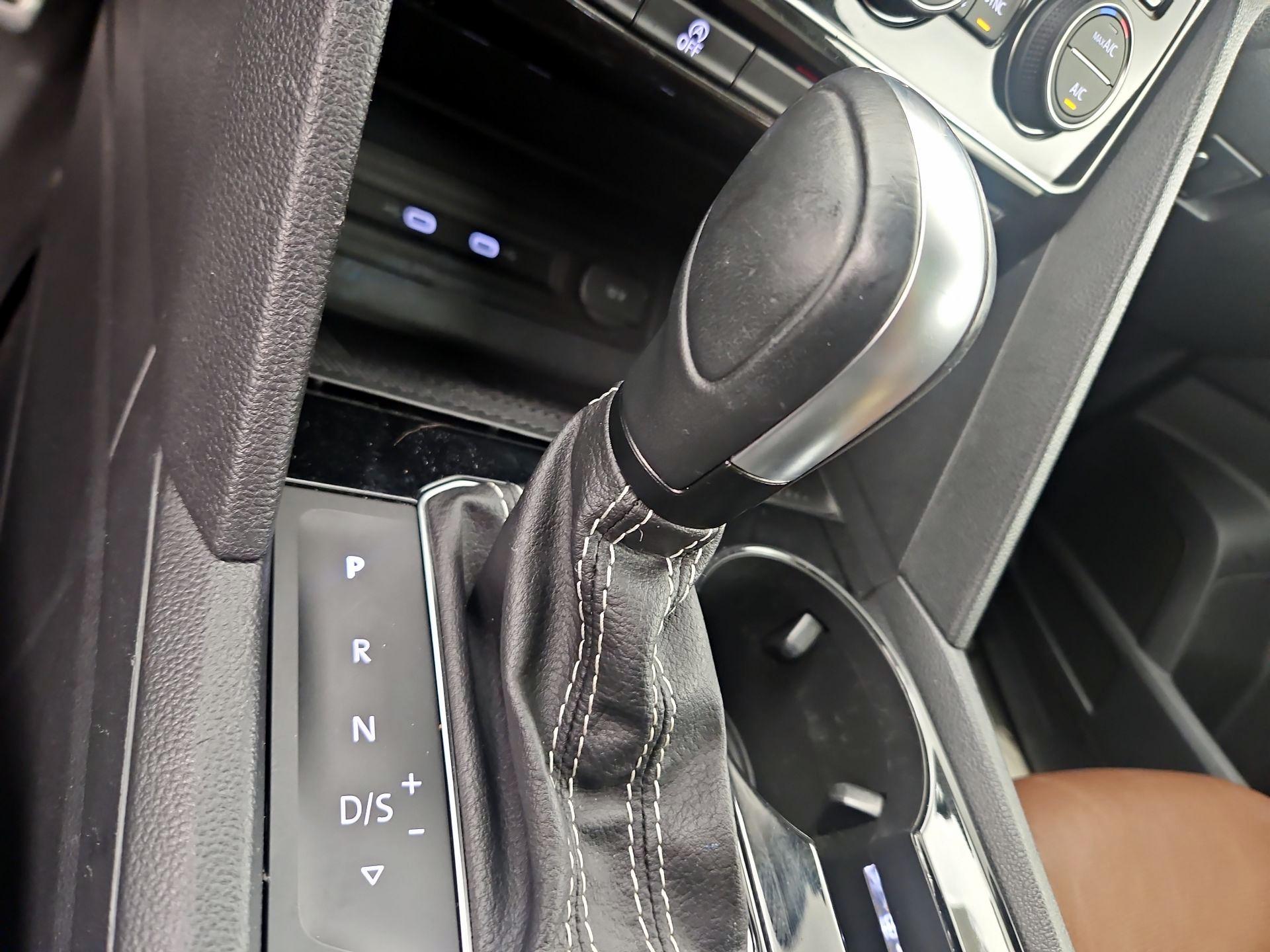 Thumbnail: 2022 Volkswagen Atlas - 16