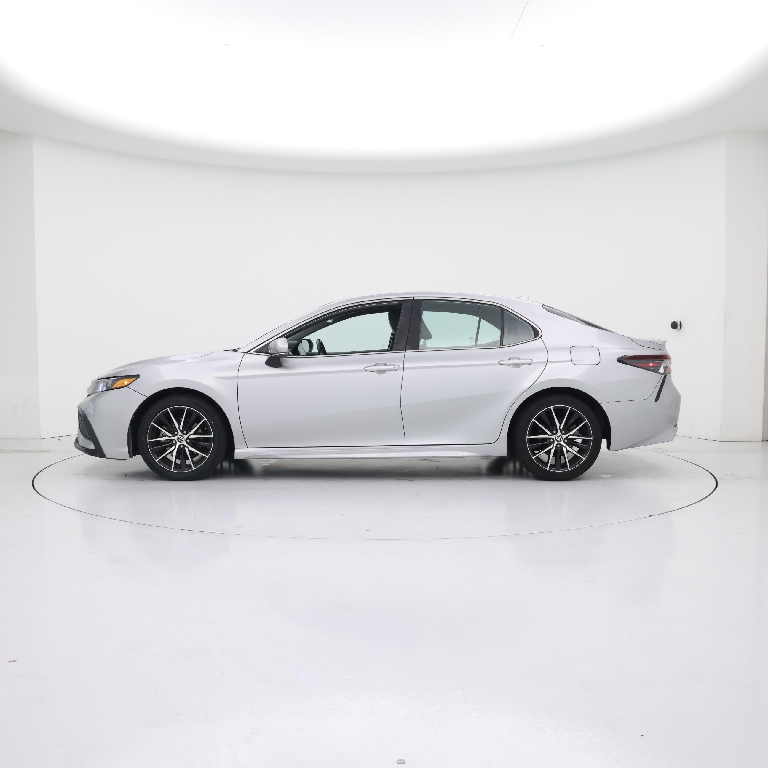 Thumbnail: 2022 Toyota Camry - 3