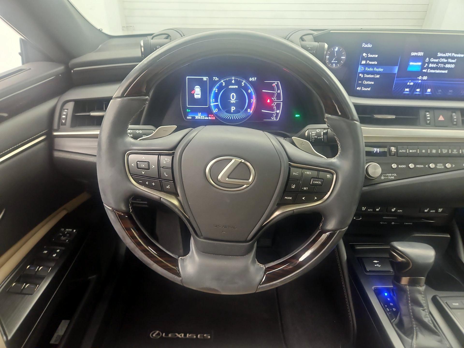 Thumbnail: 2021 Lexus ES - 10
