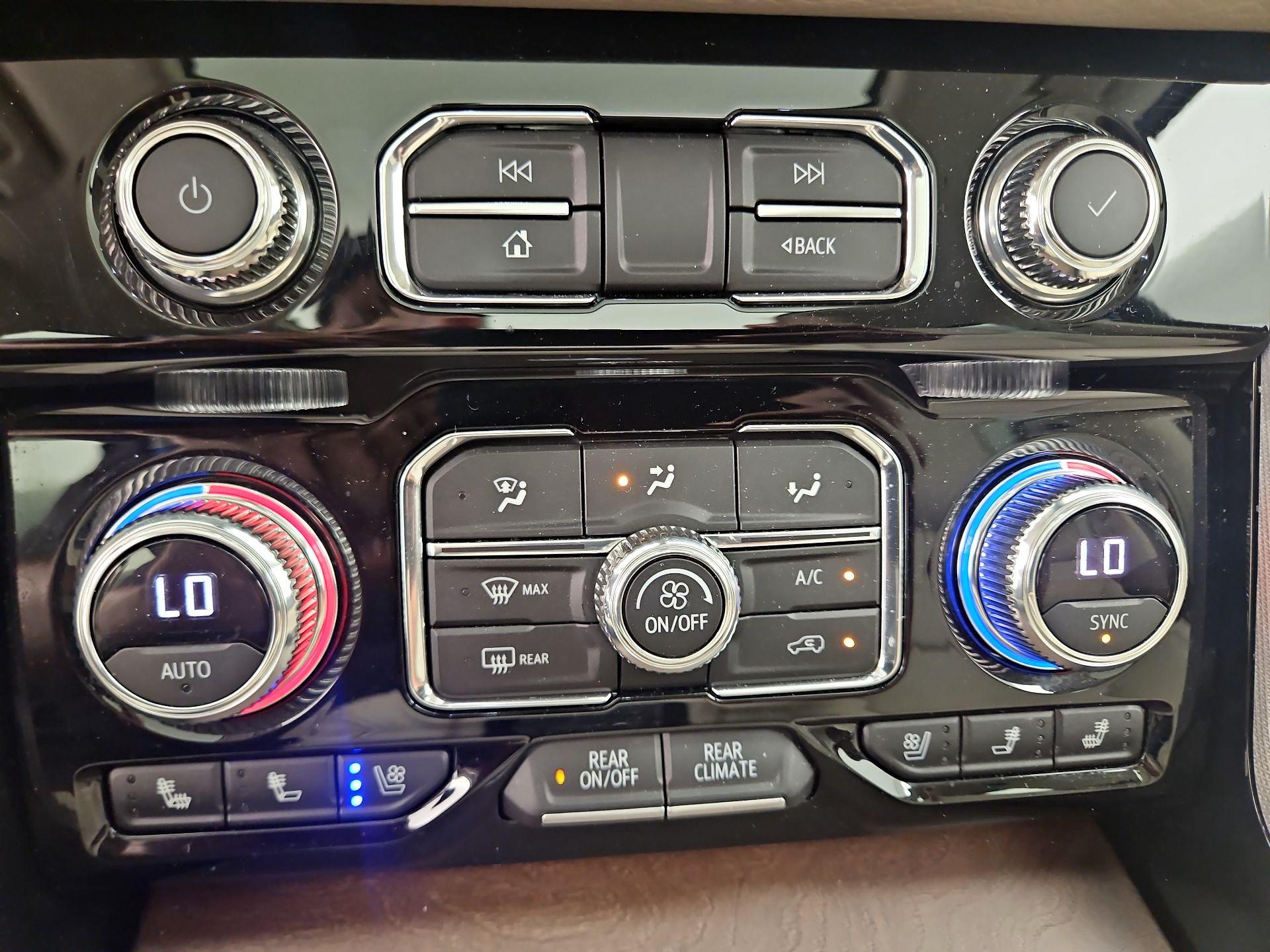 Thumbnail: 2021 GMC Yukon XL - 17
