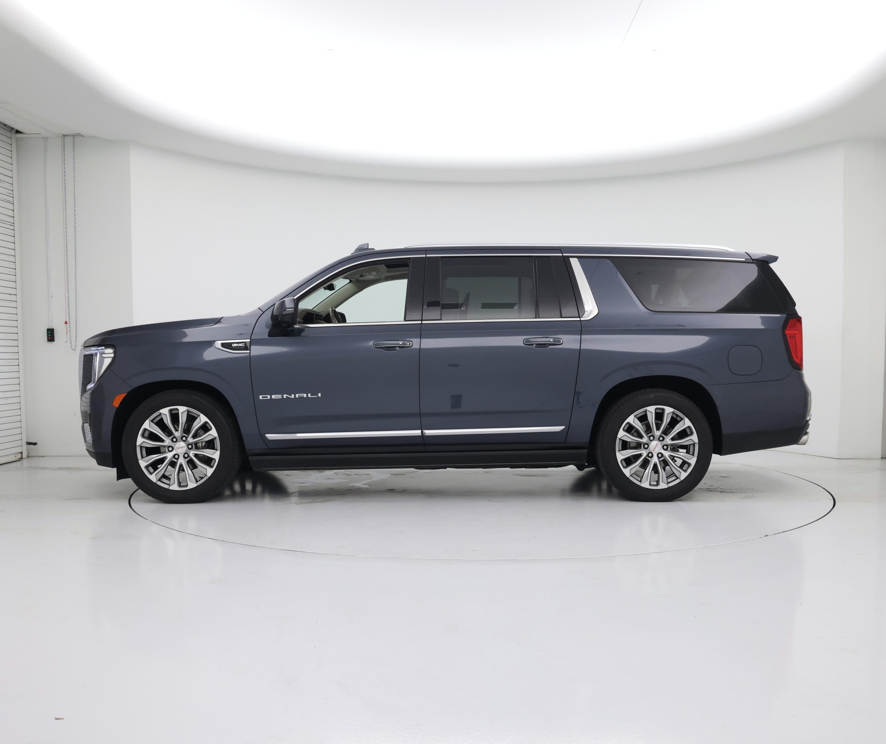 Thumbnail: 2021 GMC Yukon XL - 3