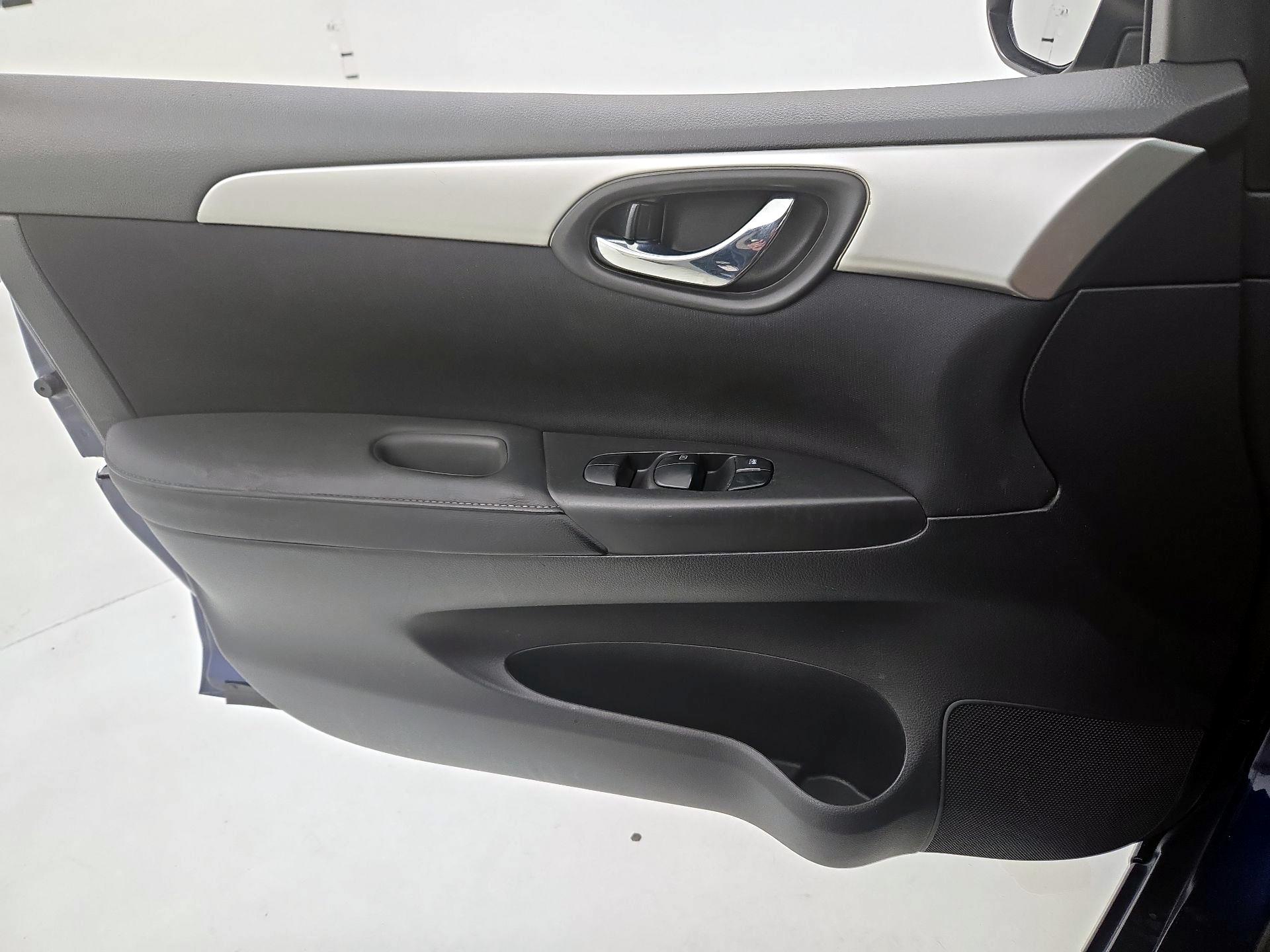 Thumbnail: 2019 Nissan Sentra - 12