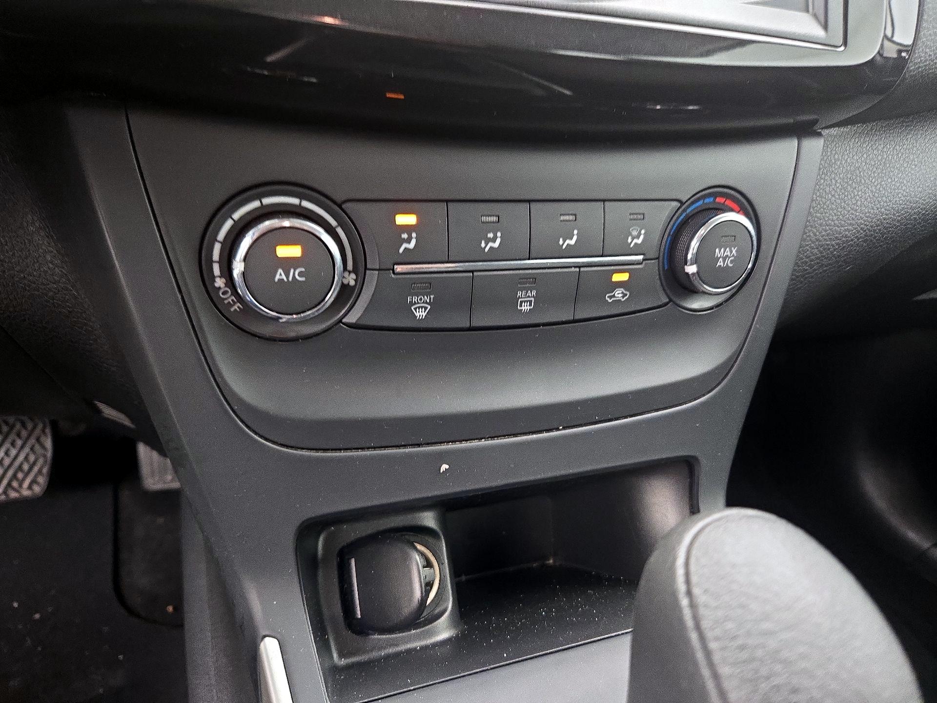 Thumbnail: 2019 Nissan Sentra - 16