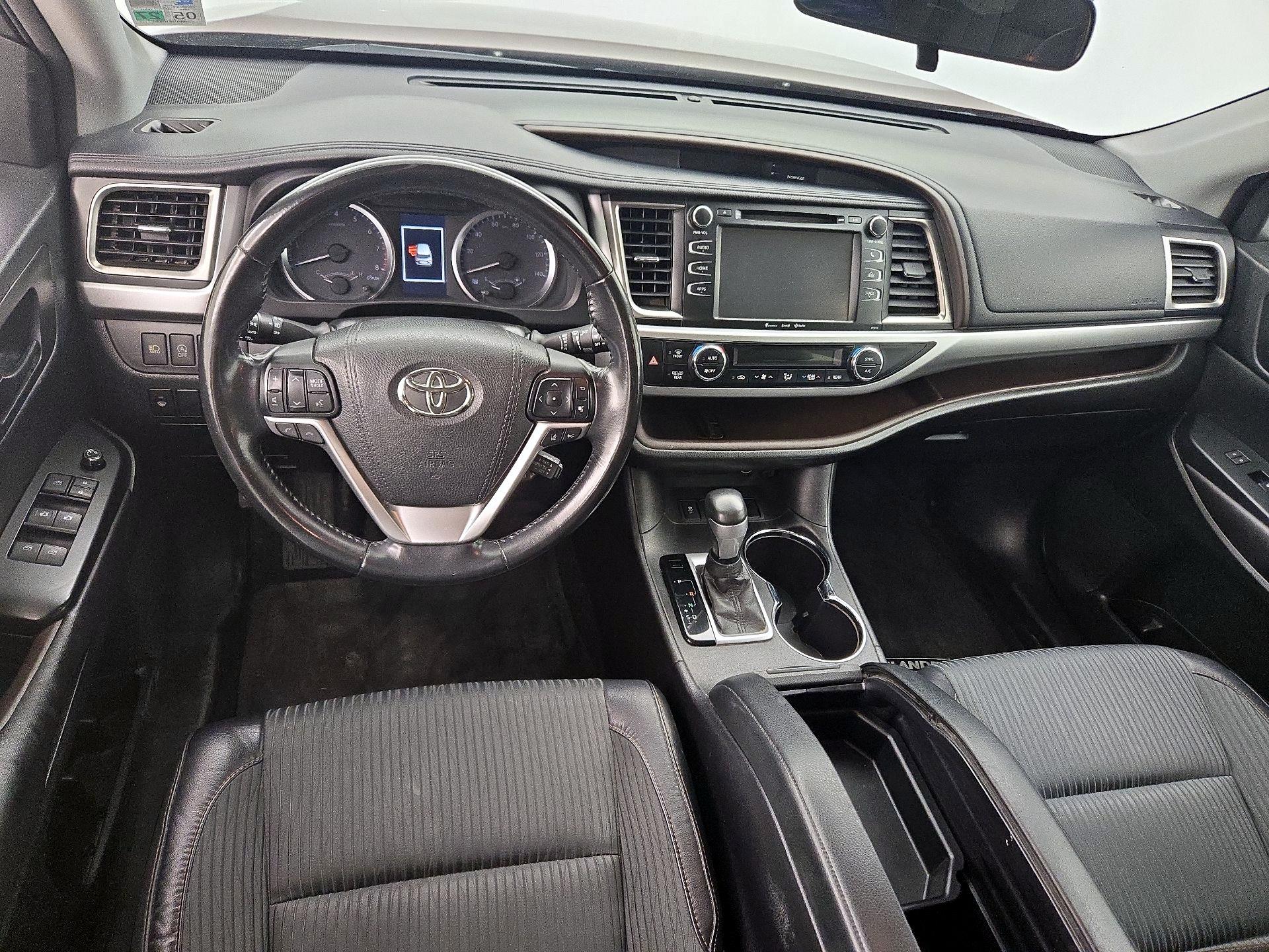 Thumbnail: 2017 Toyota Highlander - 9
