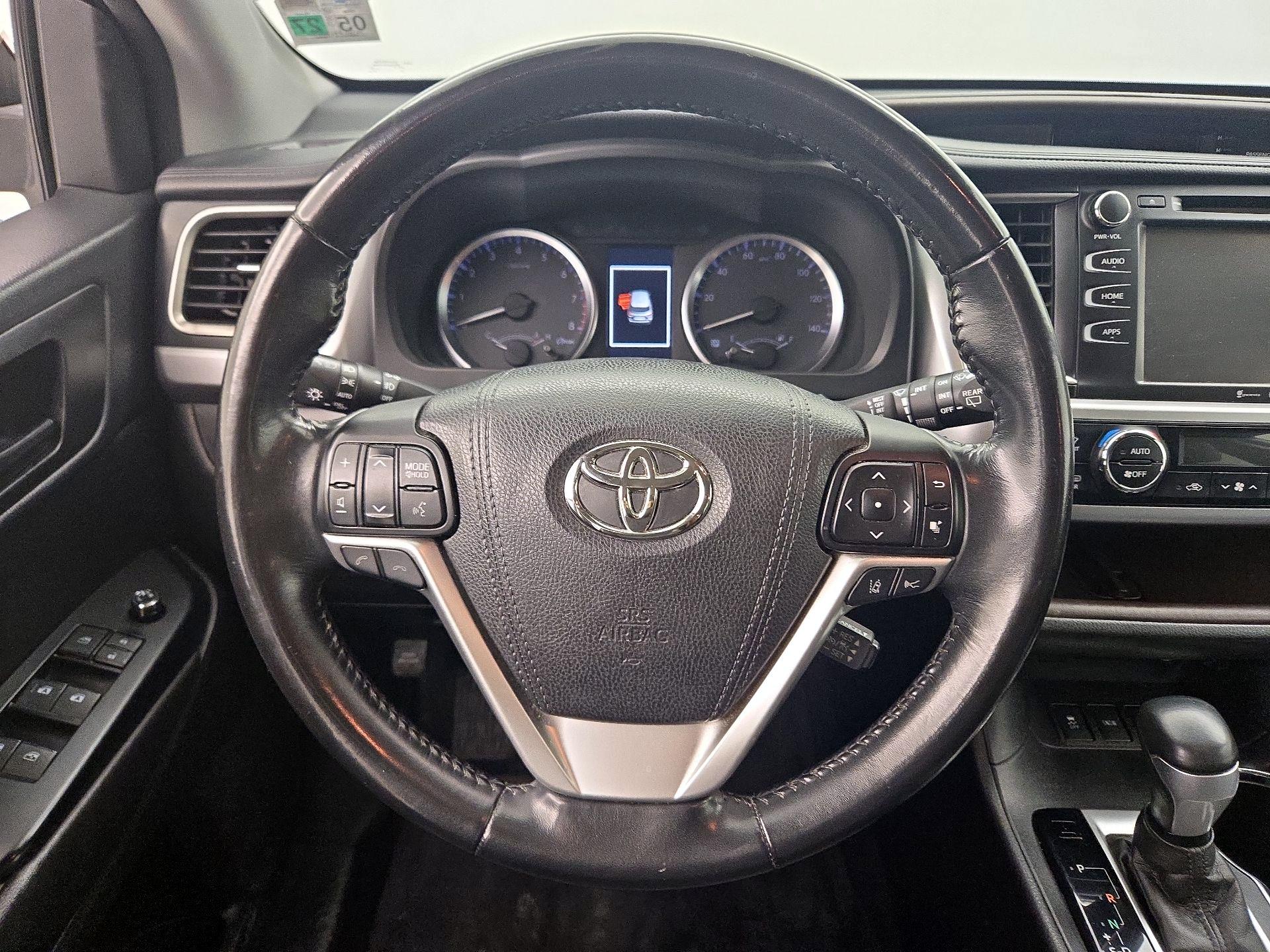 Thumbnail: 2017 Toyota Highlander - 10