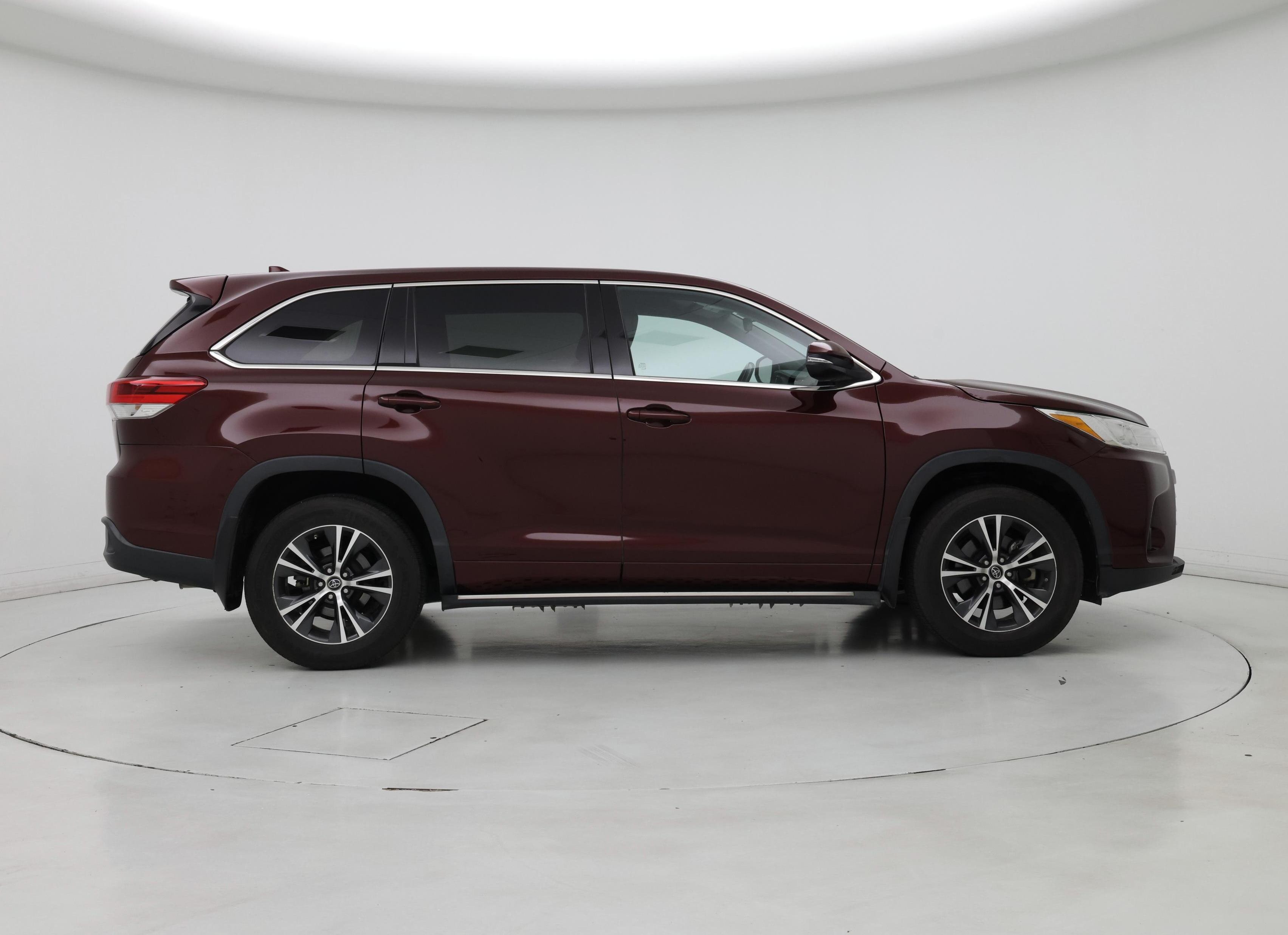 Thumbnail: 2017 Toyota Highlander - 7