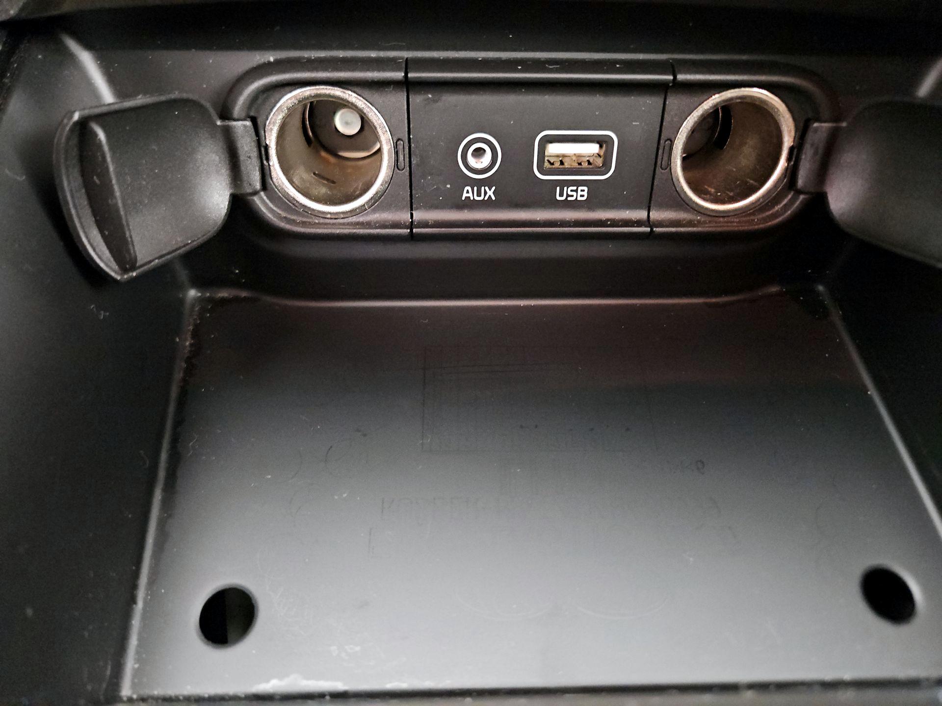 Thumbnail: 2016 Kia Optima - 16