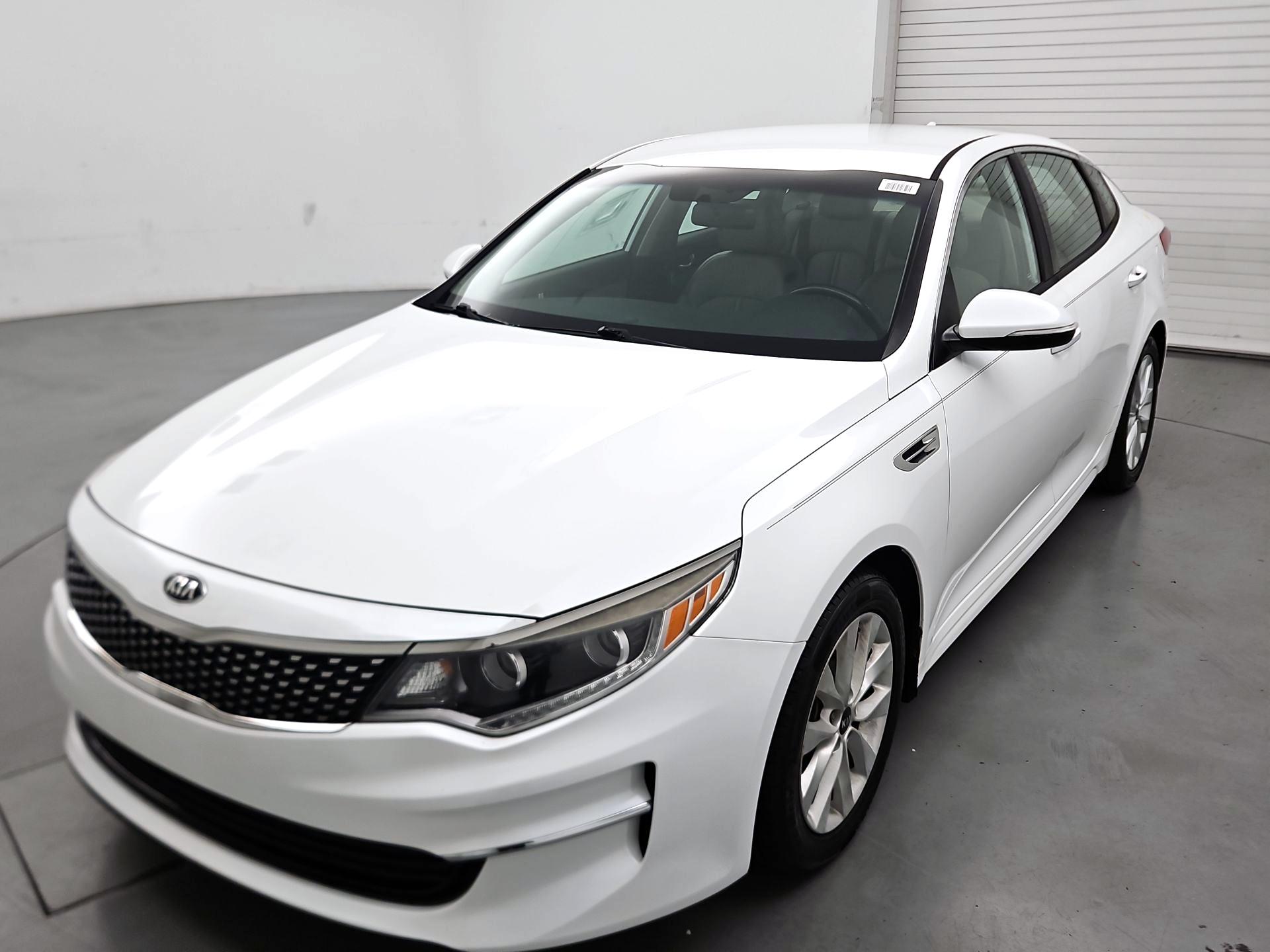 Thumbnail: 2016 Kia Optima - 3