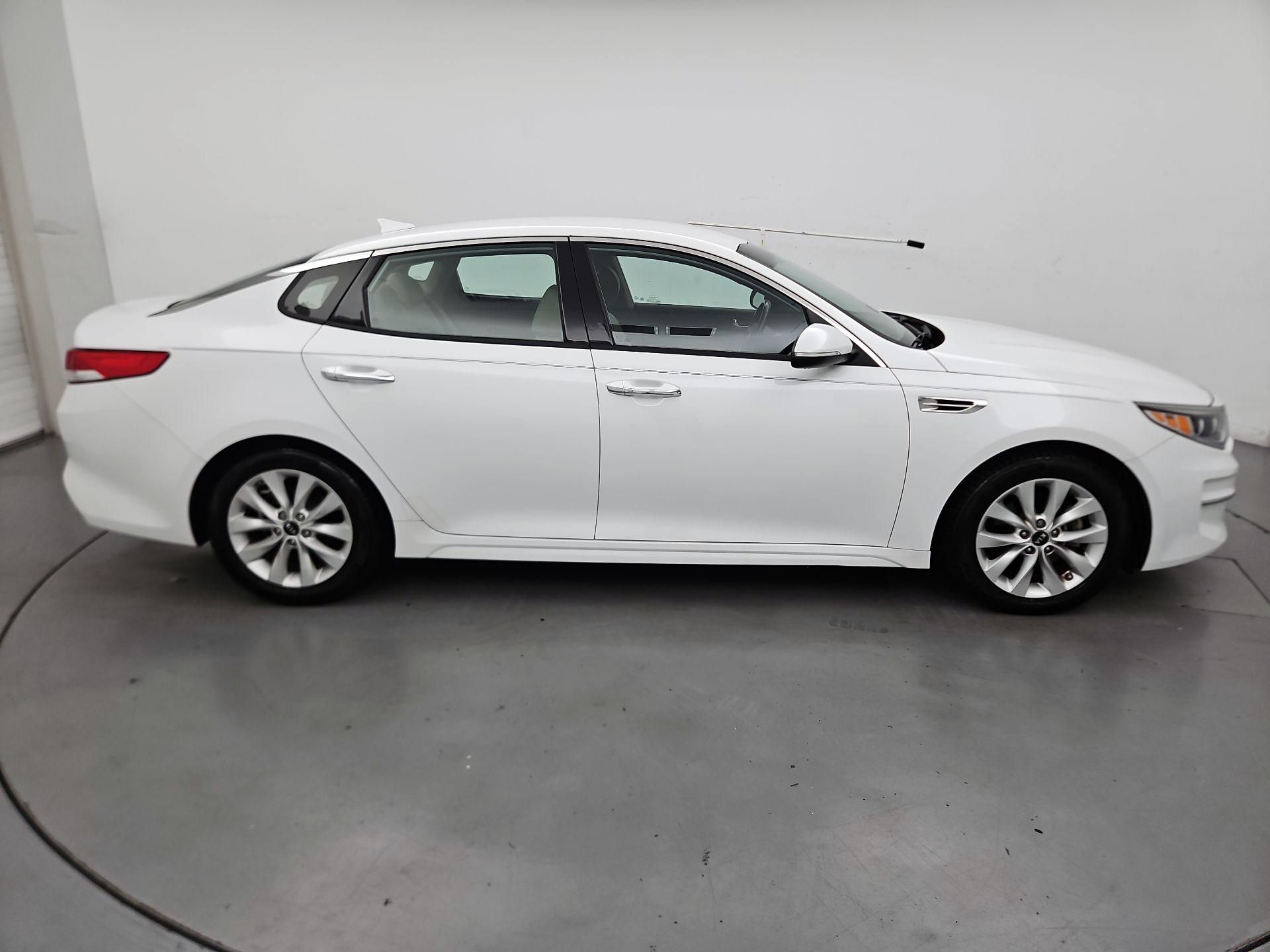 Thumbnail: 2016 Kia Optima - 4