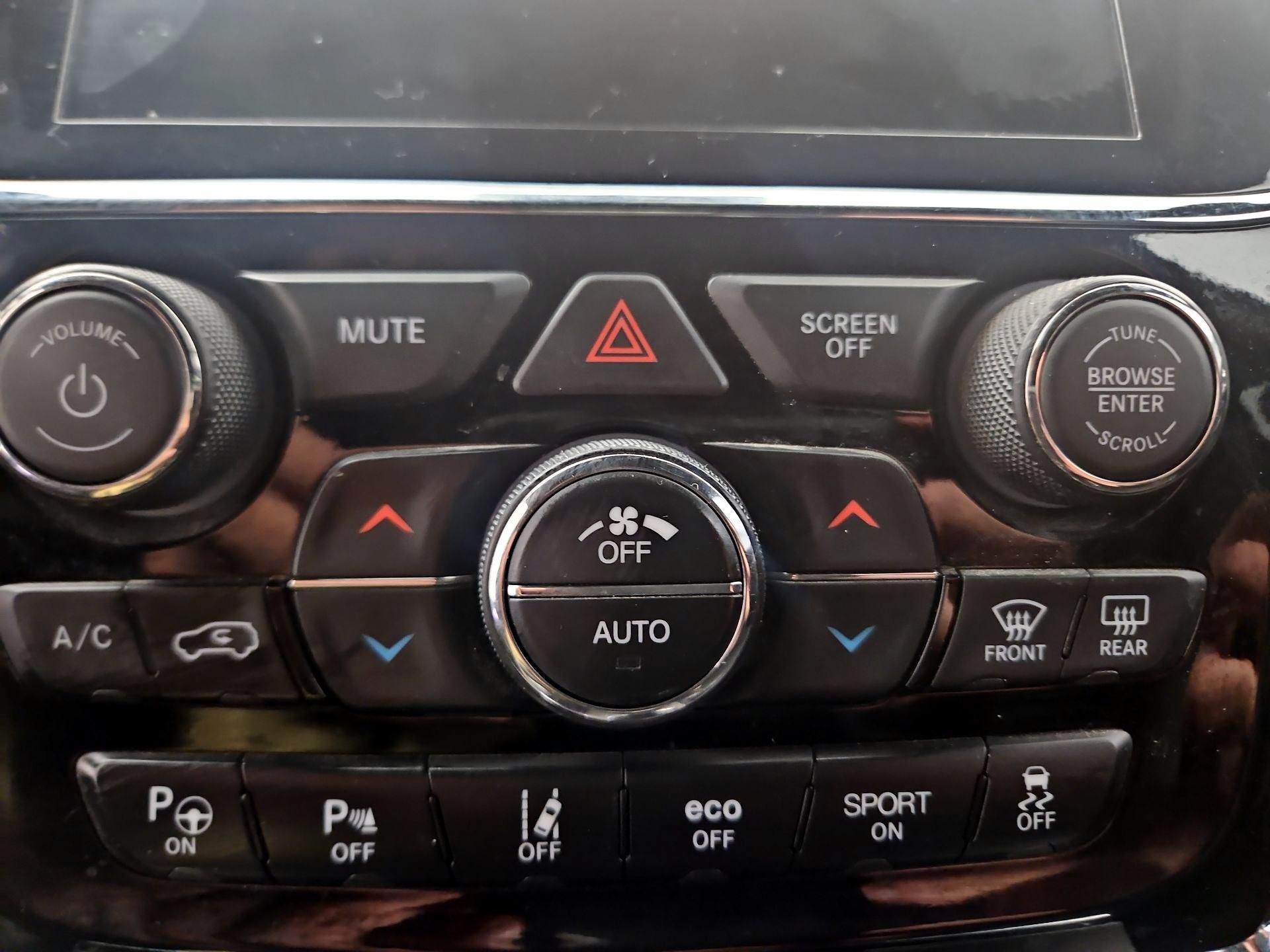 Thumbnail: 2019 Jeep Grand Cherokee - 16