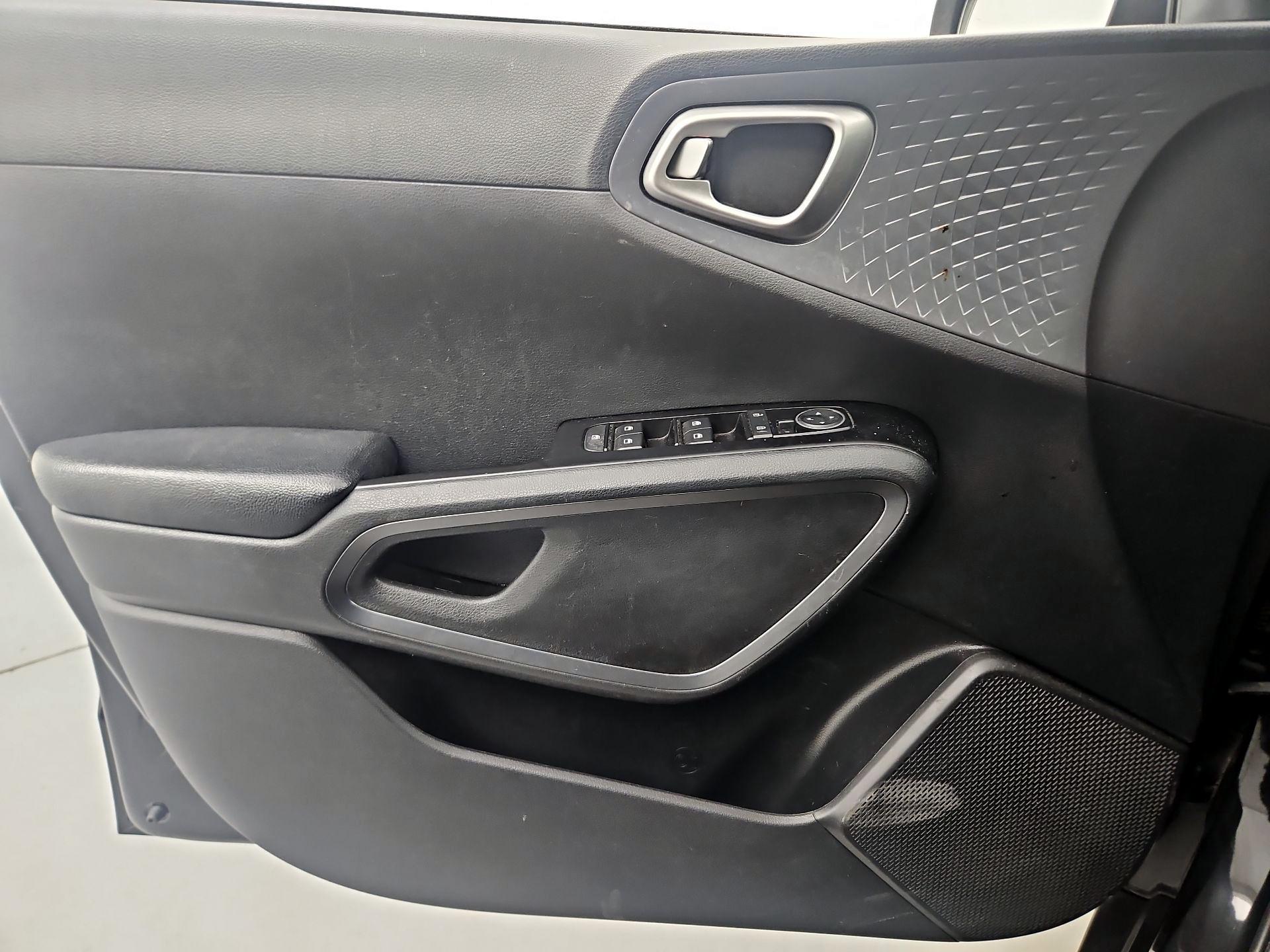 Thumbnail: 2021 Kia Soul - 10