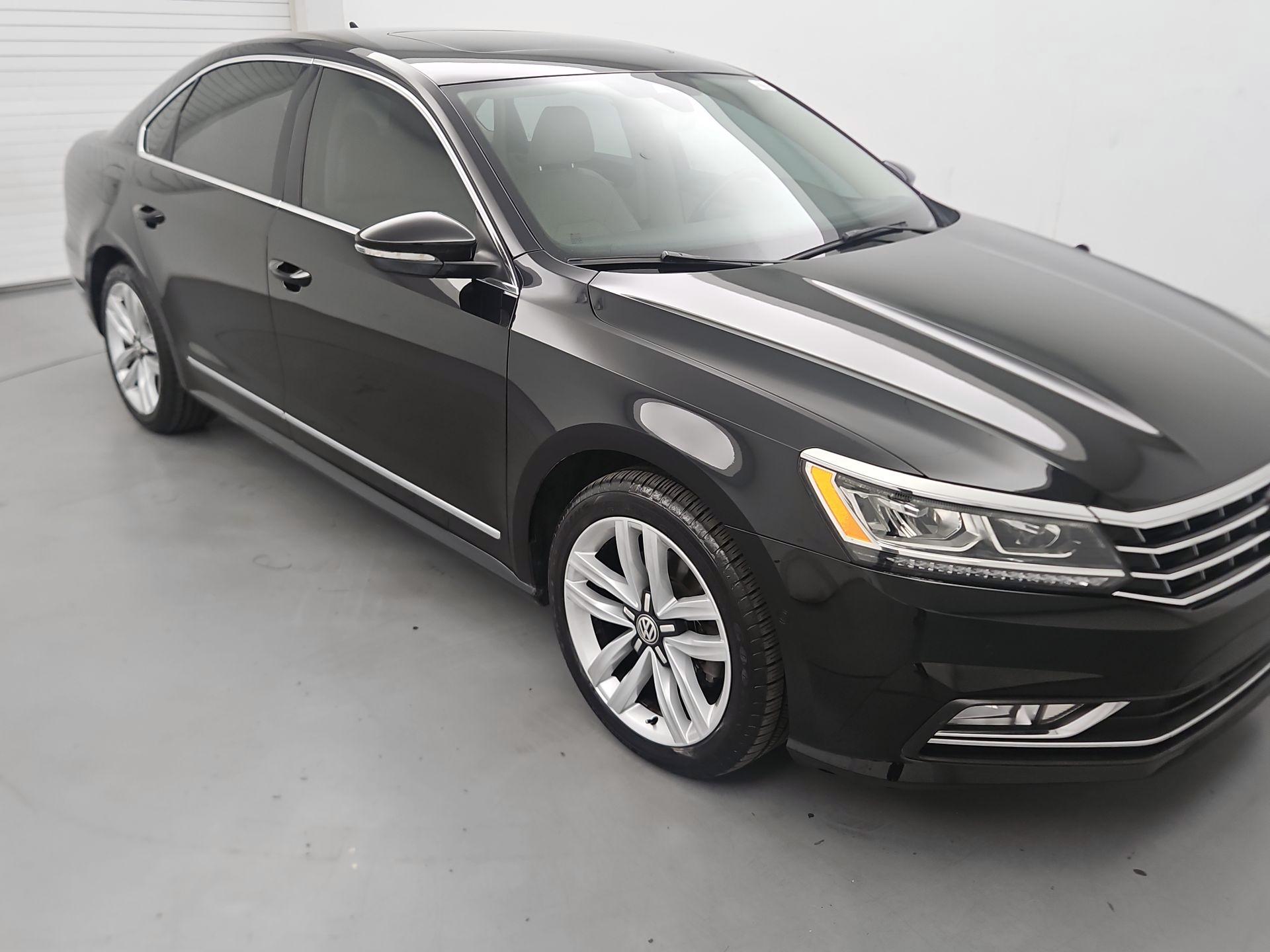 Thumbnail: 2017 Volkswagen Passat - 1