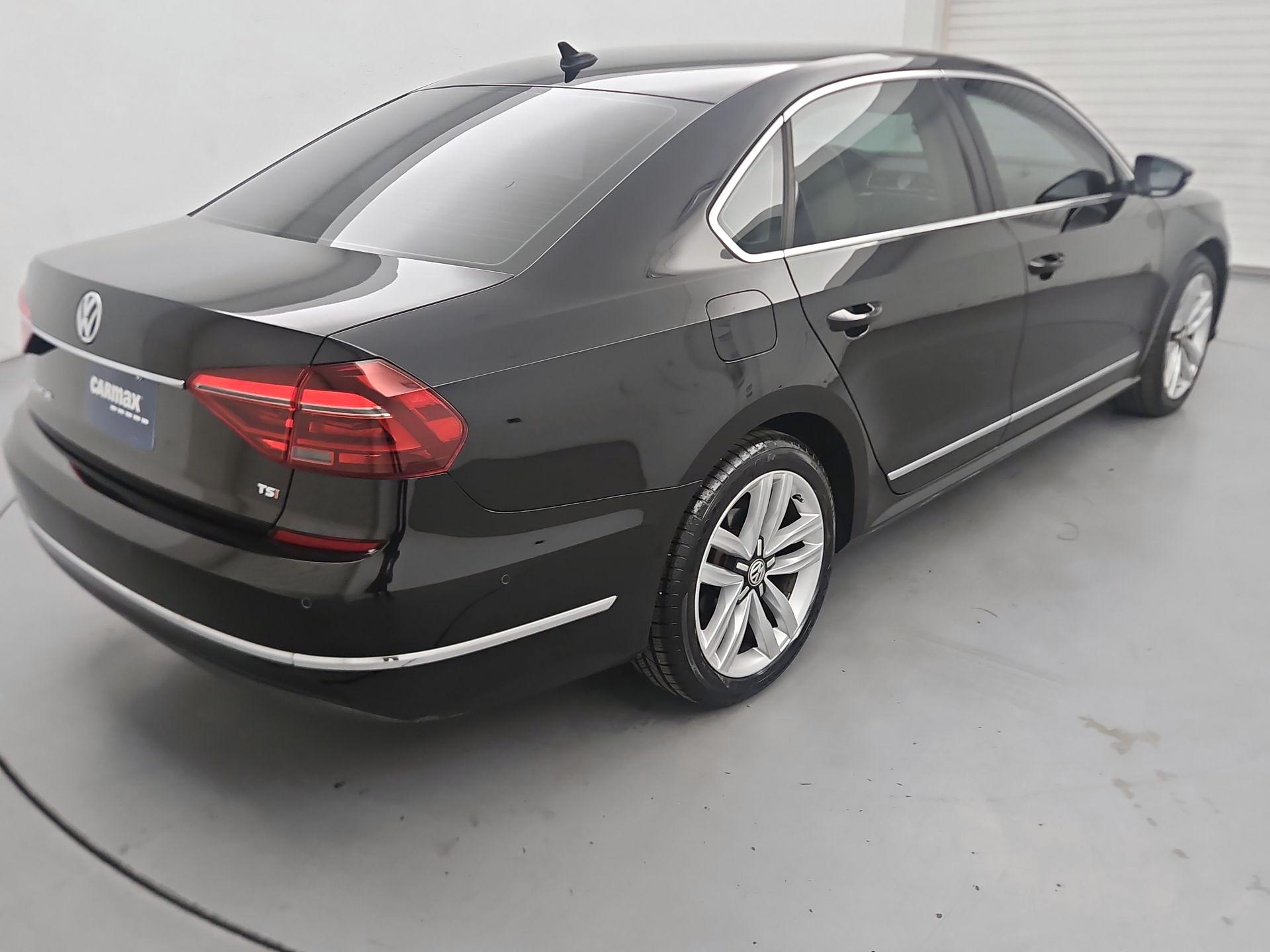 Thumbnail: 2017 Volkswagen Passat - 5