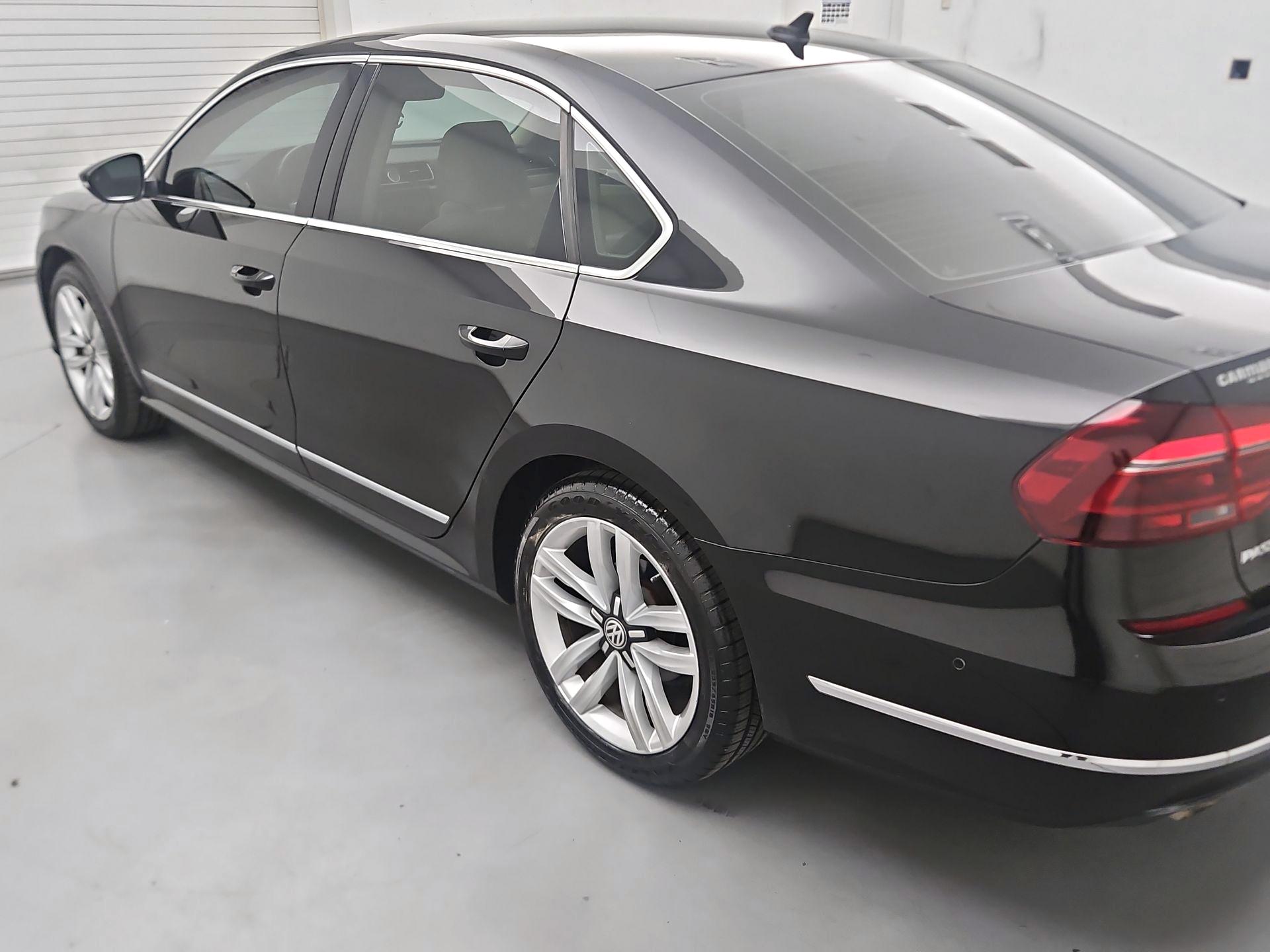 Thumbnail: 2017 Volkswagen Passat - 7