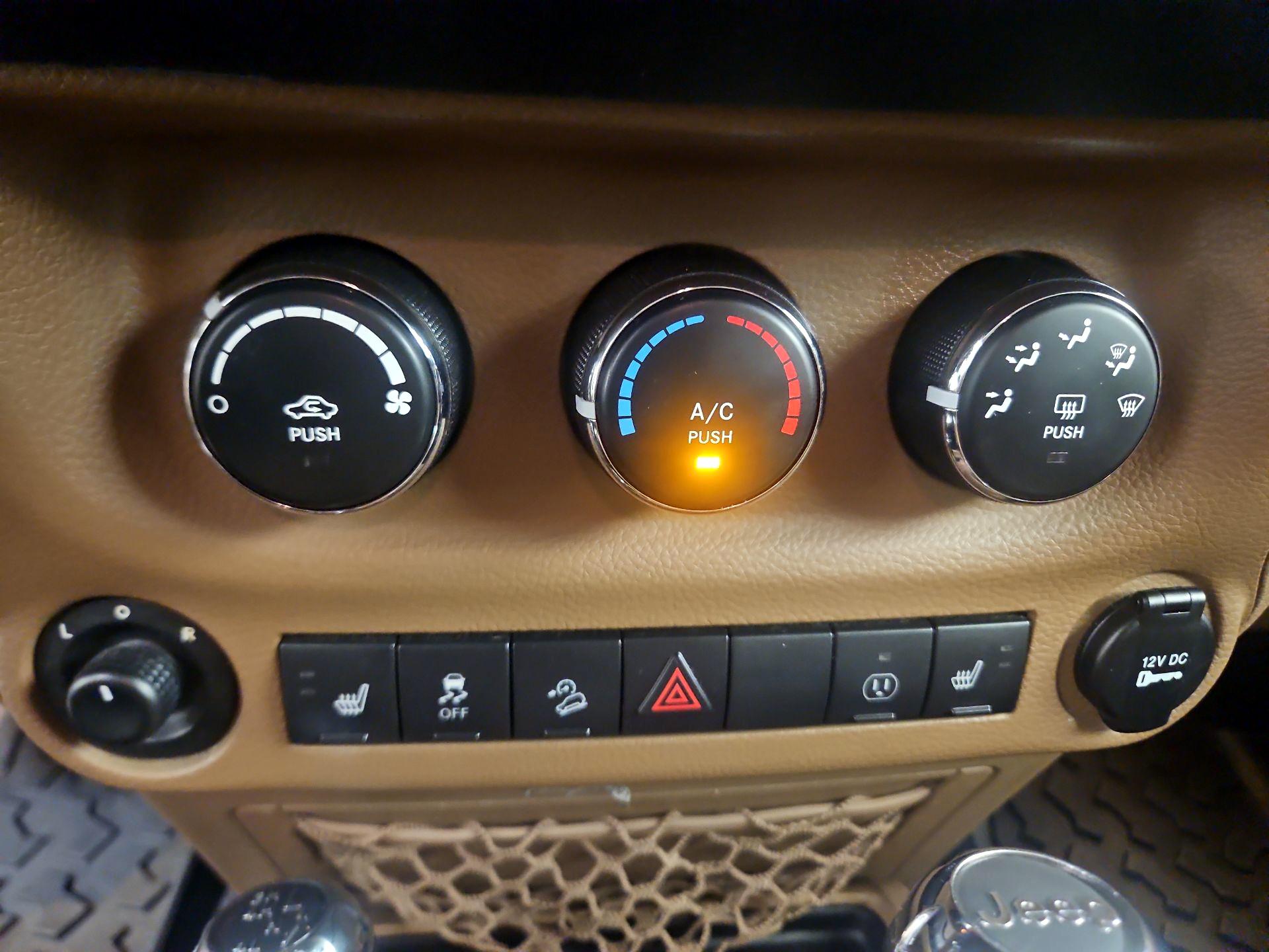 Thumbnail: 2014 Jeep Wrangler - 12