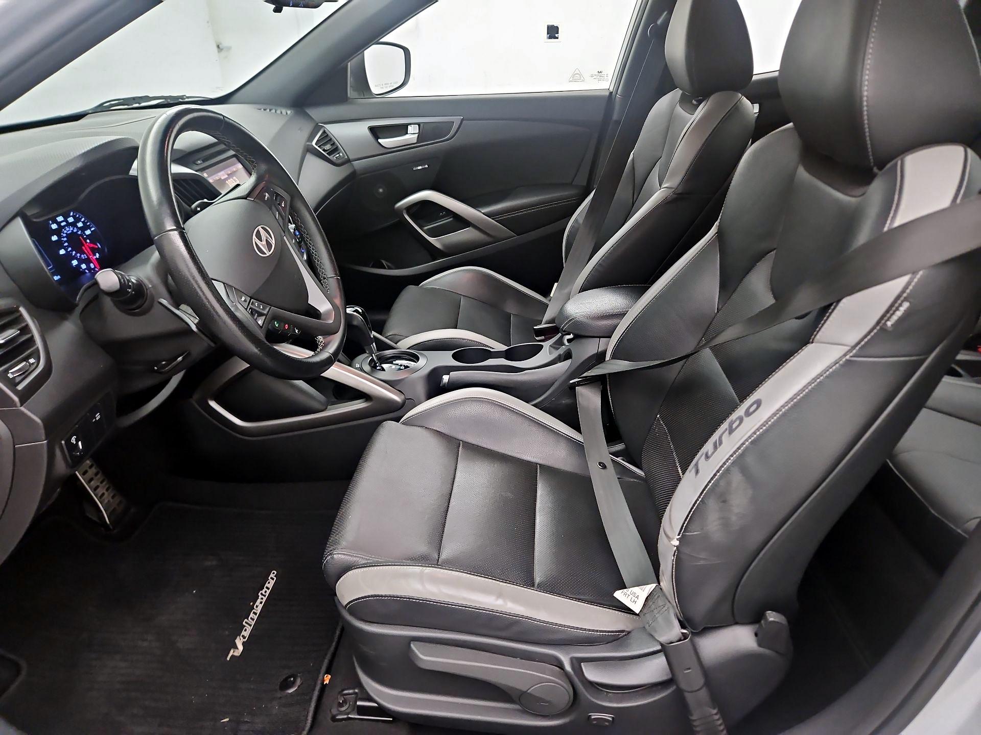 Thumbnail: 2016 Hyundai Veloster - 11