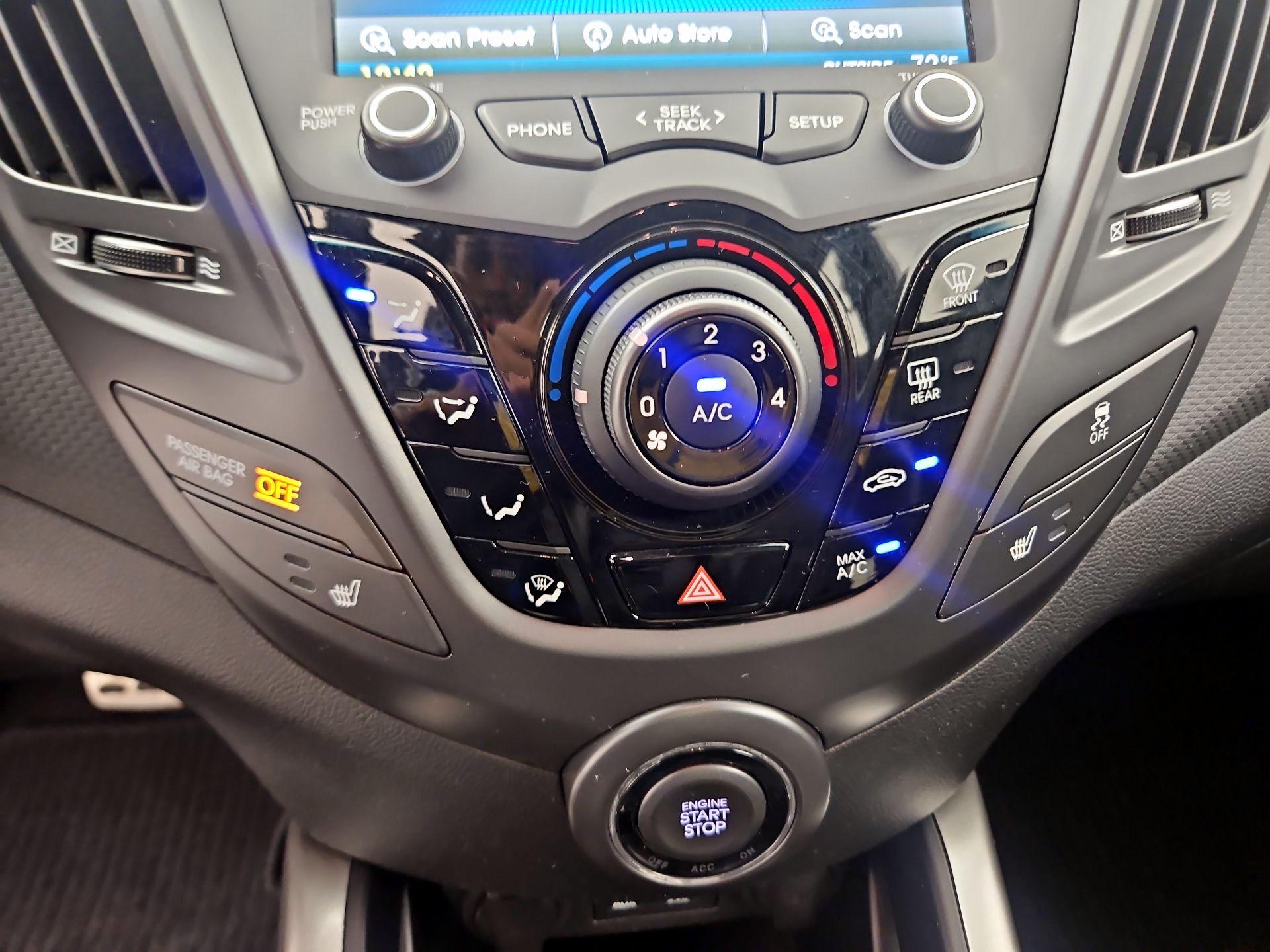Thumbnail: 2016 Hyundai Veloster - 16