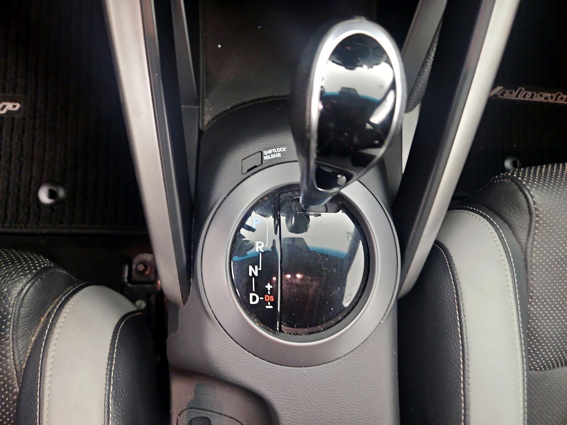 Thumbnail: 2016 Hyundai Veloster - 17