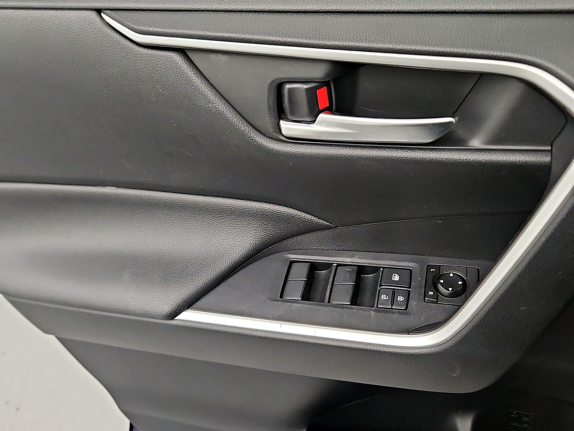 Thumbnail: 2020 Toyota RAV4 - 10