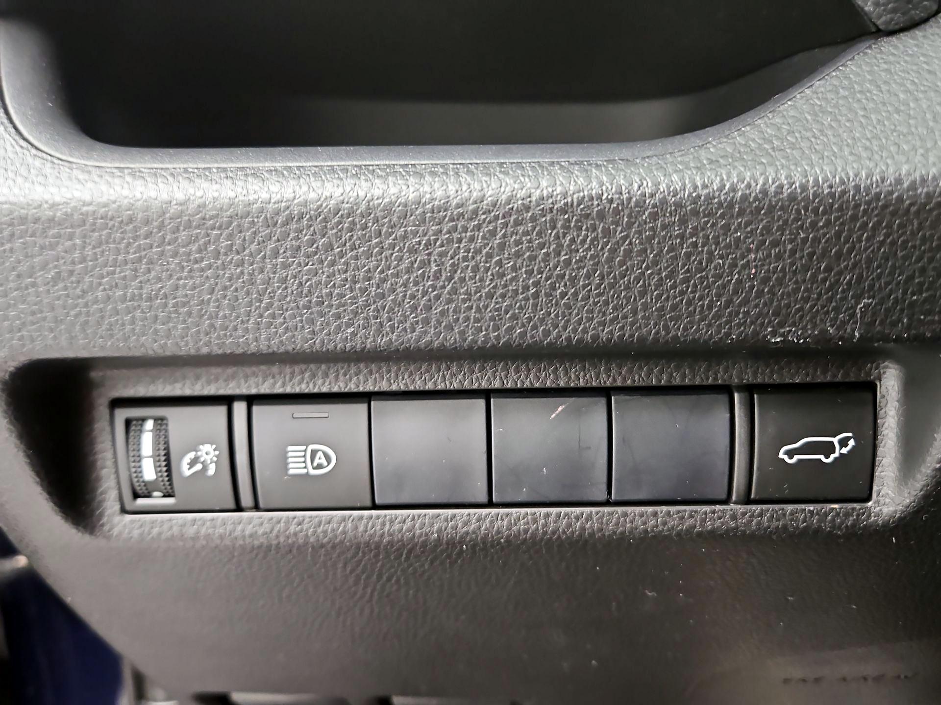 Thumbnail: 2020 Toyota RAV4 - 11