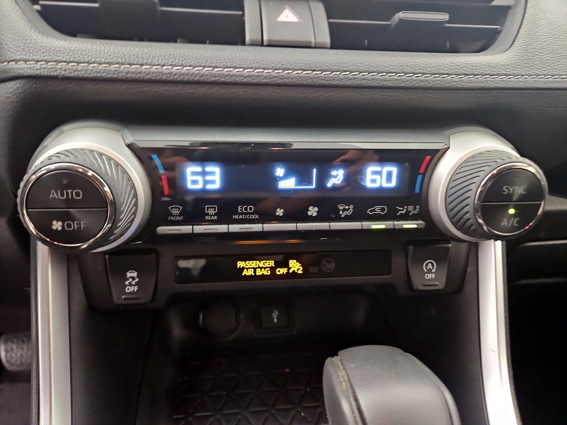 Thumbnail: 2020 Toyota RAV4 - 14